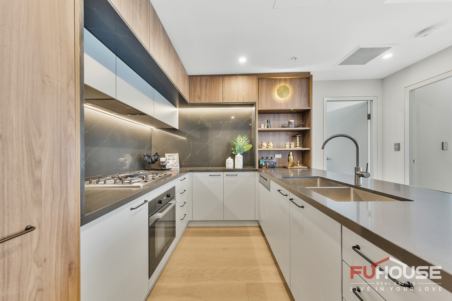 606 / 9 Peach Tree Road - Main View 2