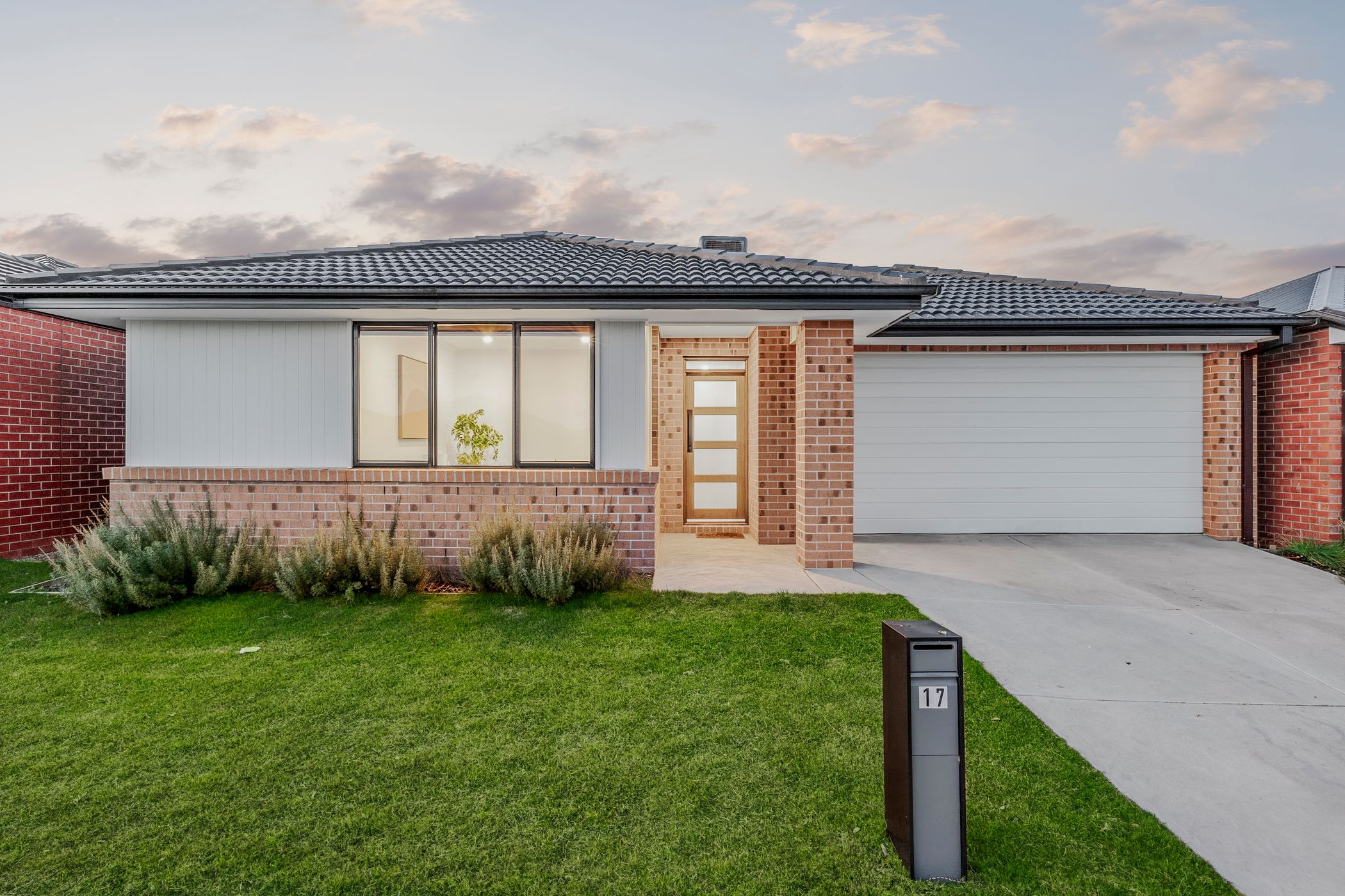 Listing image for 17 Italianate Street, CHARLEMONT  VIC  3217