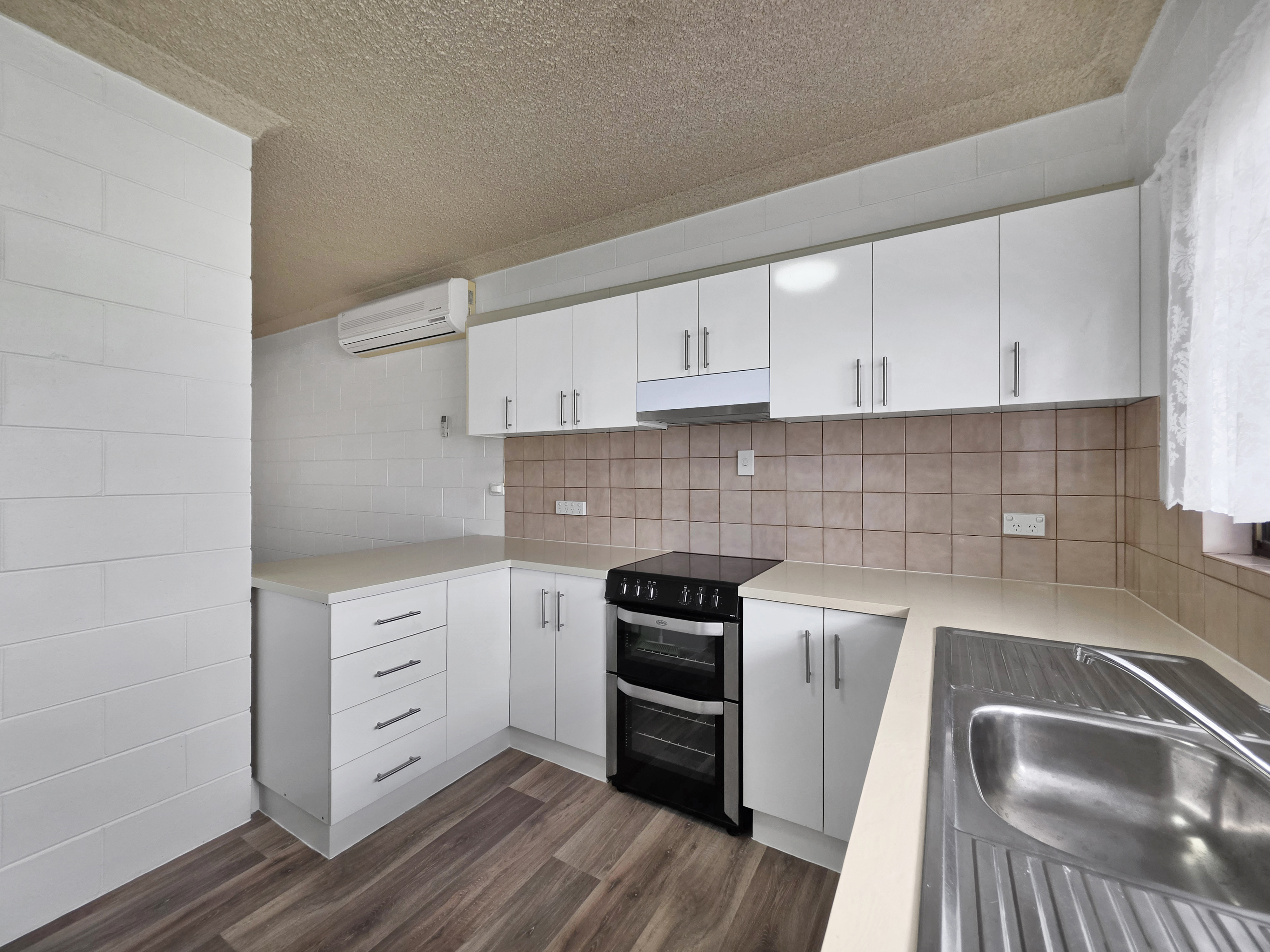 2 / 25 Tower Avenue, Atherton