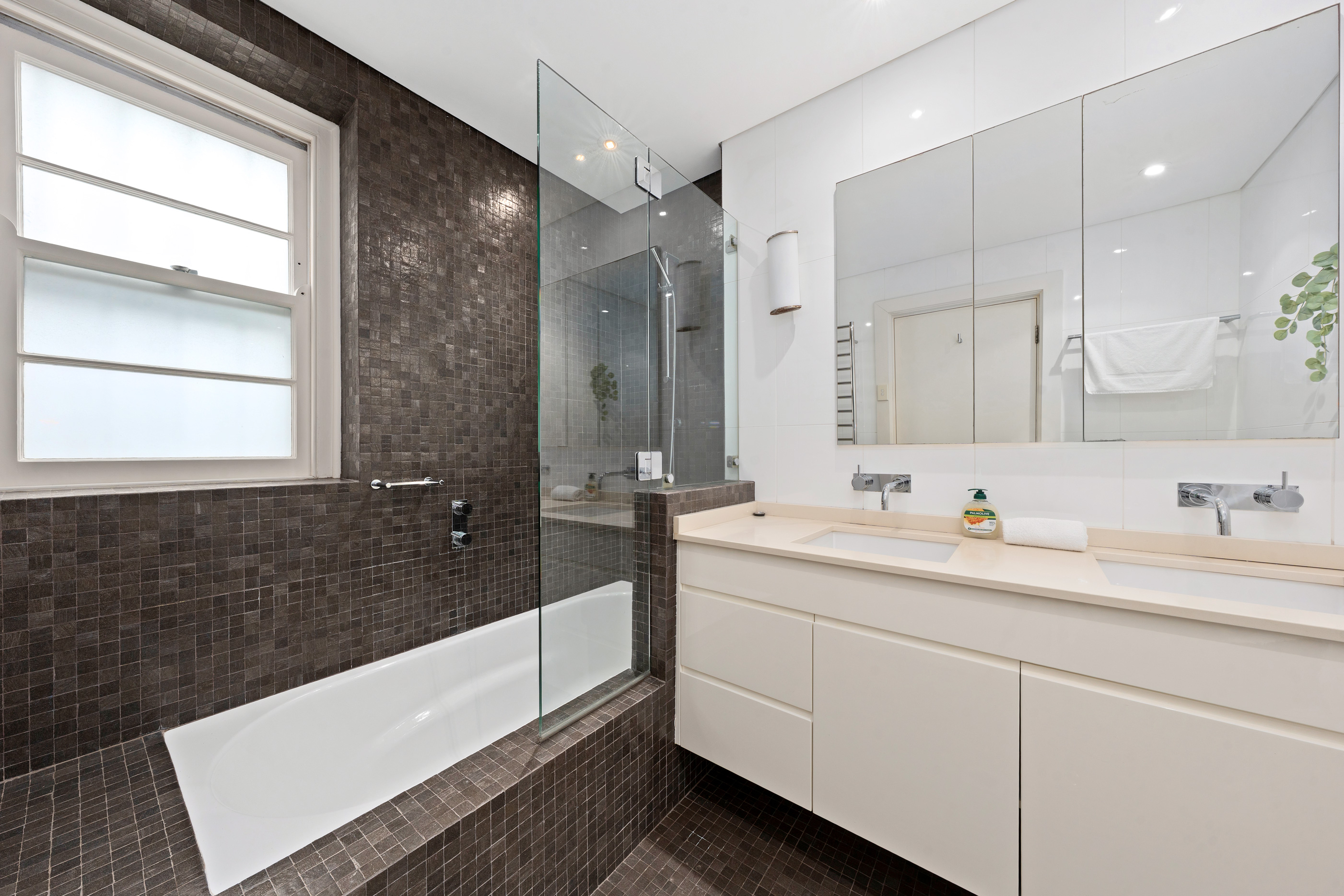 1 / 3 Eastbourne Road - Main View 12
