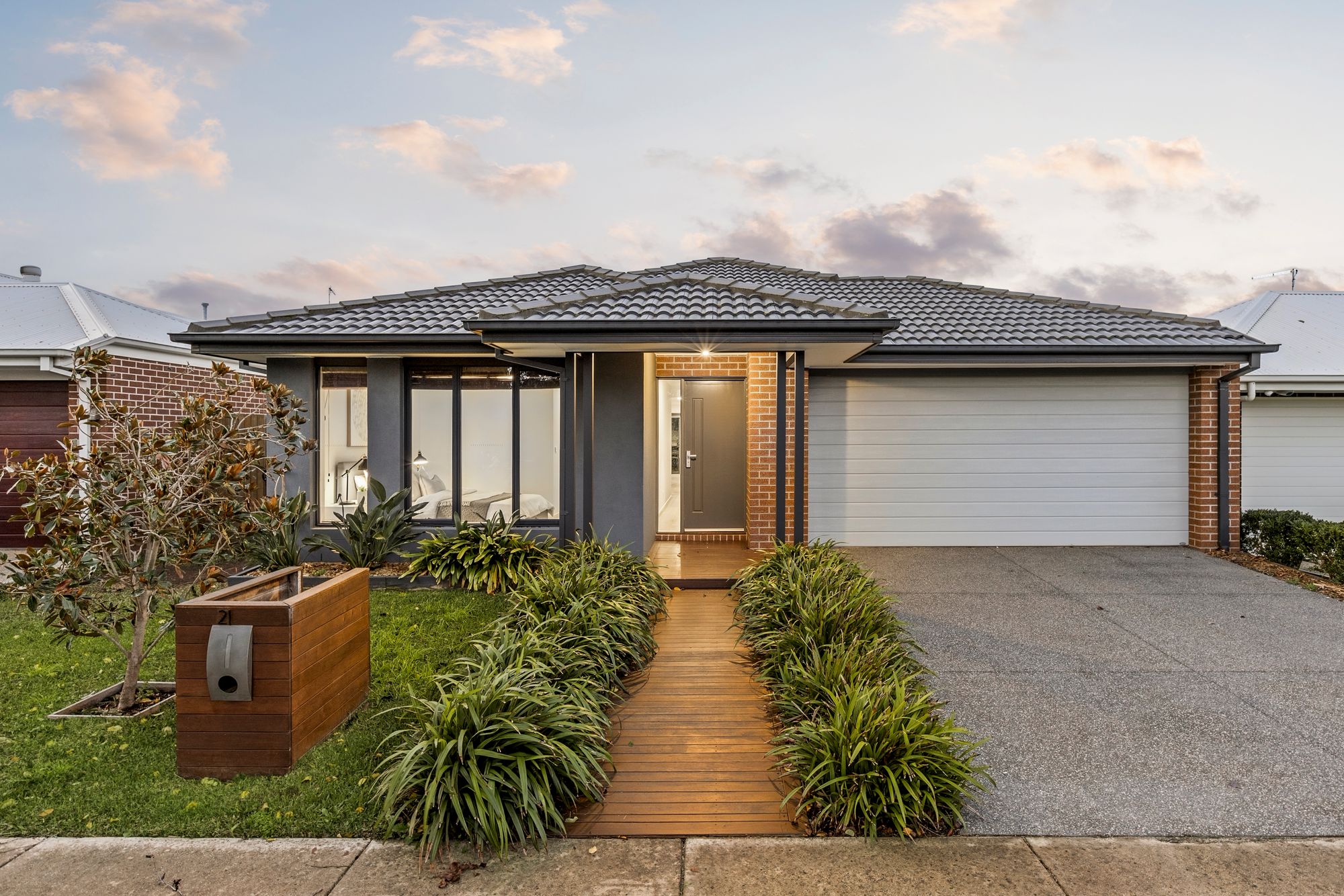 Listing image for 21 Mallacoota Crescent, ARMSTRONG CREEK  VIC  3217