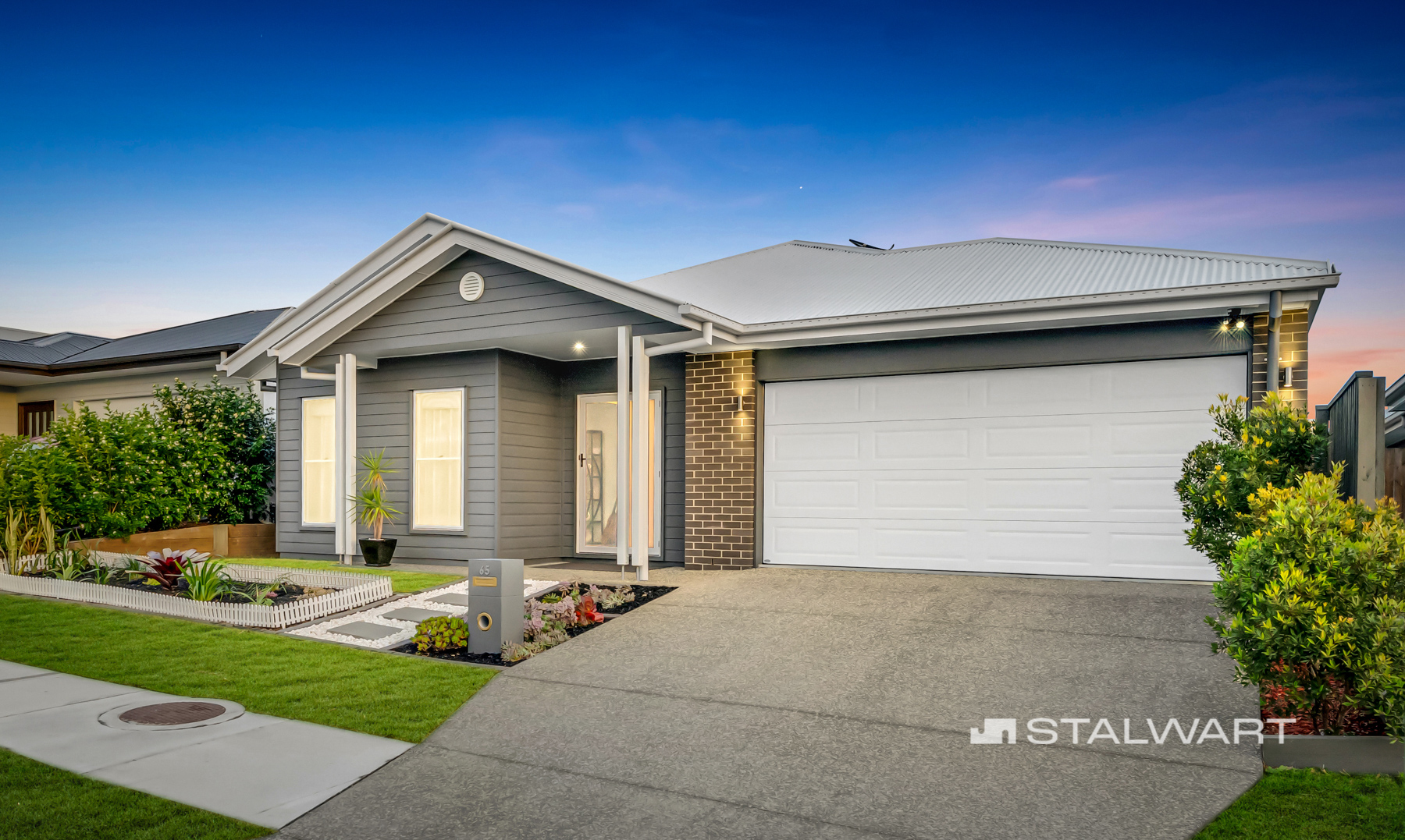 65 Waratah Circuit, GREENBANK, Greenbank - Thumbnail 2