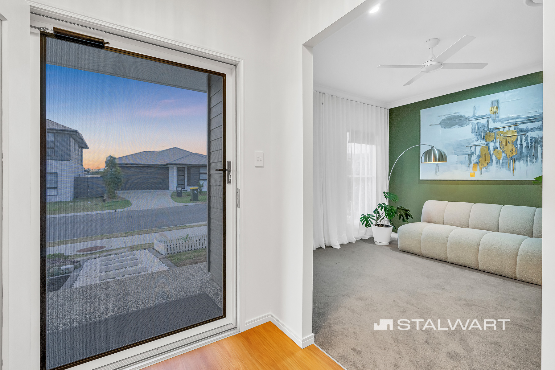 65 Waratah Circuit, GREENBANK, Greenbank - Thumbnail 5