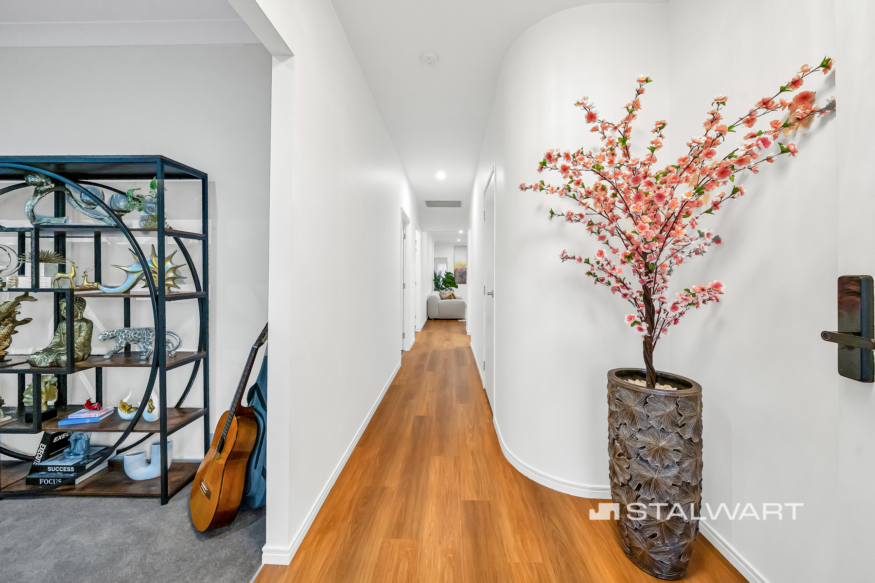 65 Waratah Circuit, GREENBANK, Greenbank - Thumbnail 4
