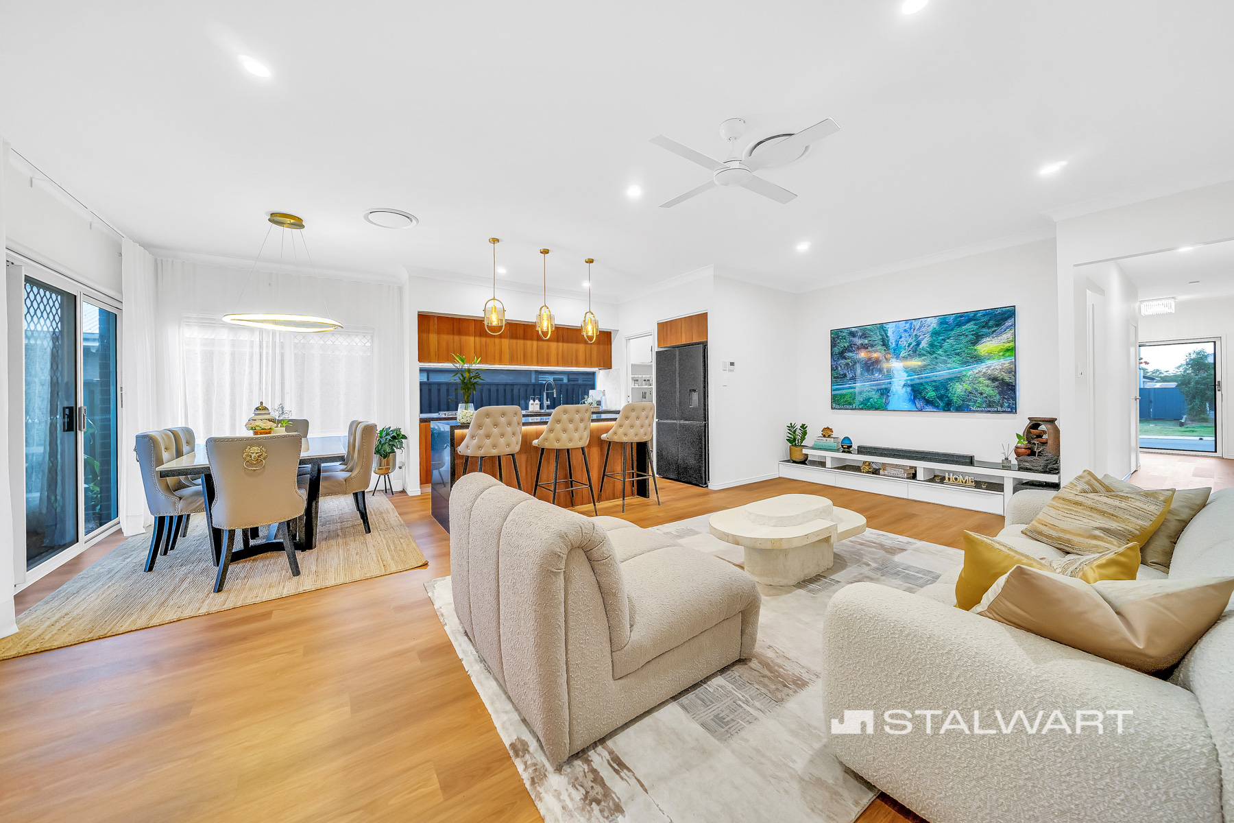 65 Waratah Circuit, GREENBANK, Greenbank - Thumbnail 7