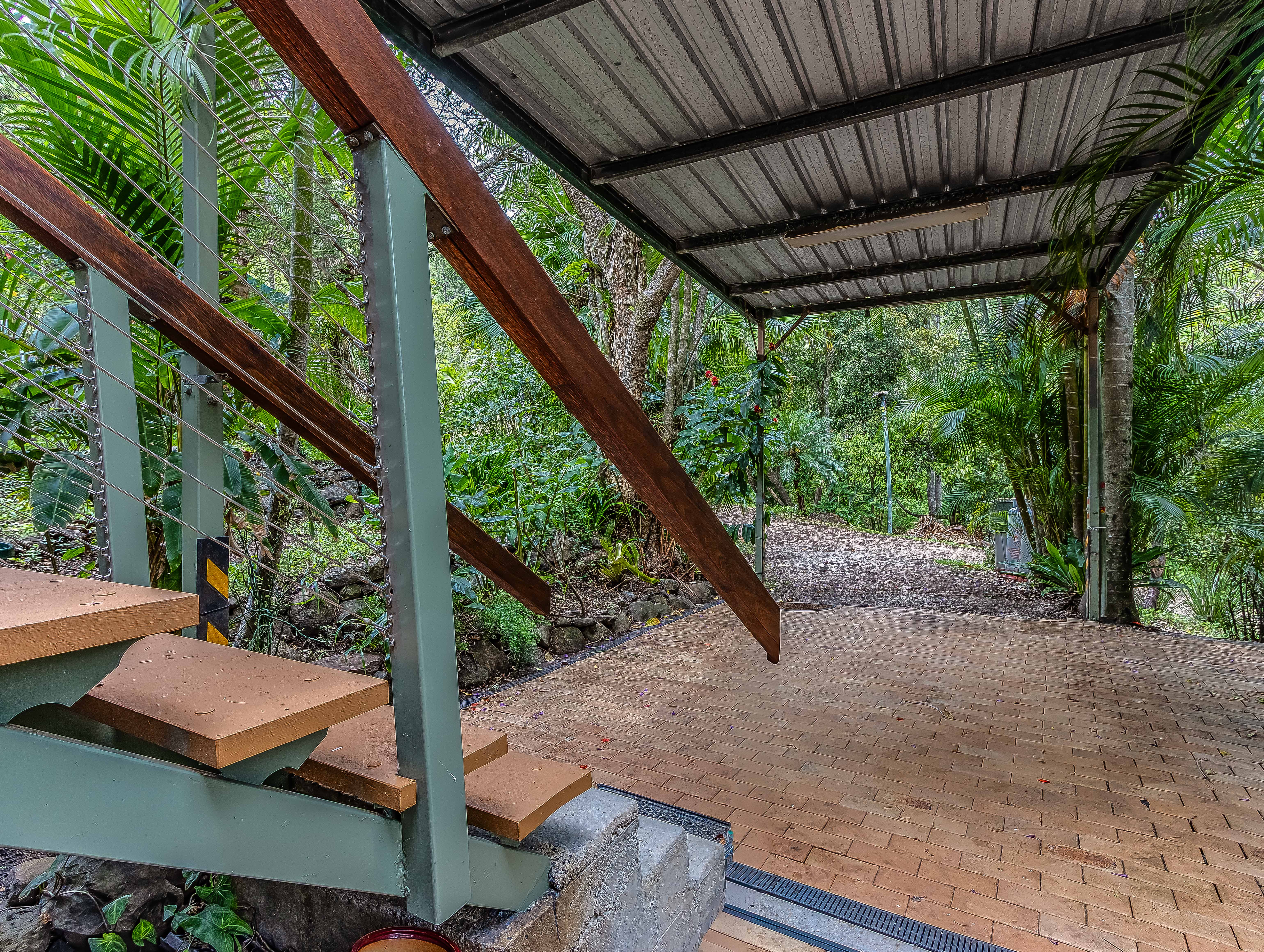 115 / 265 MARTIN ROAD, Larnook