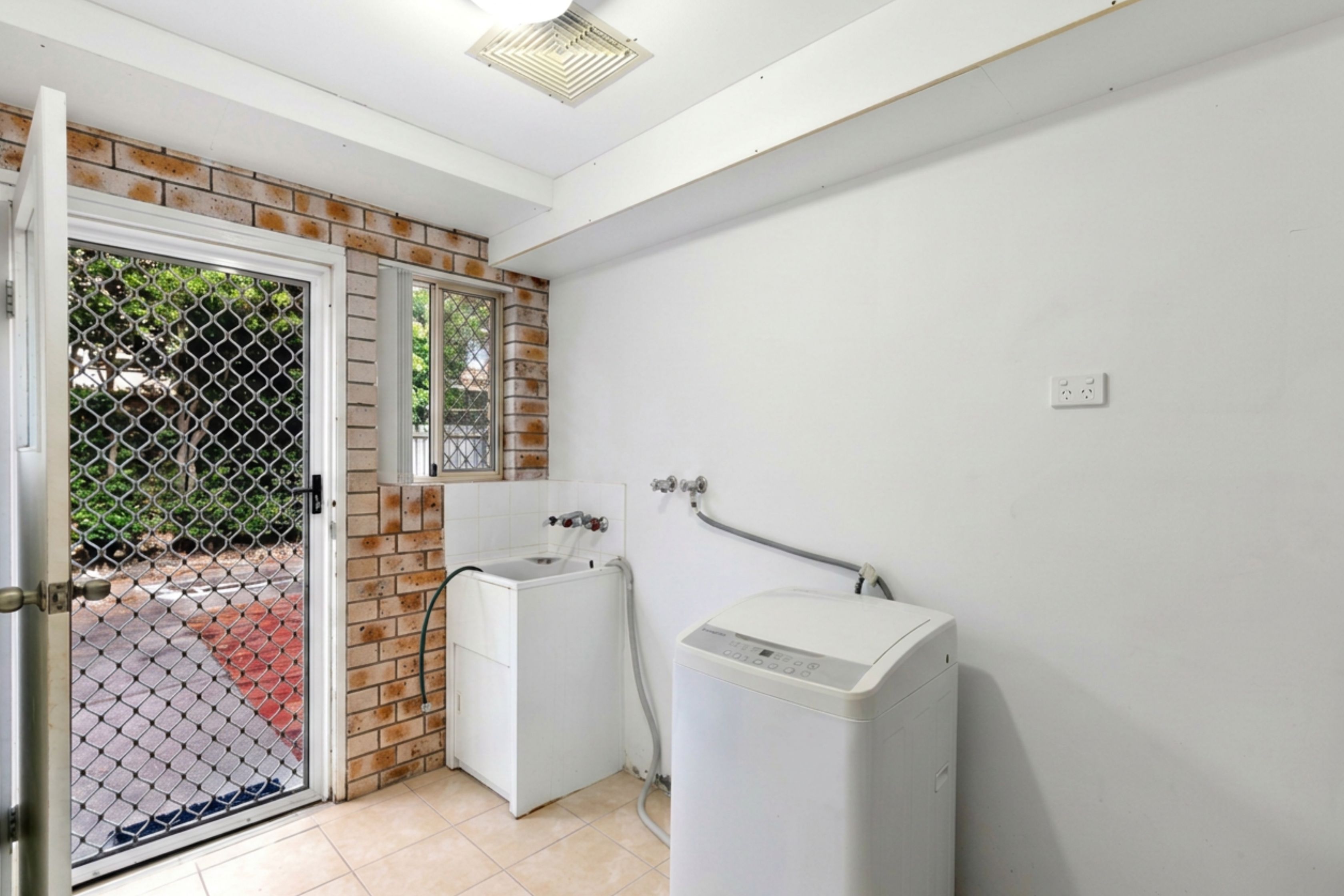 3 / 1 King Street, Urangan
