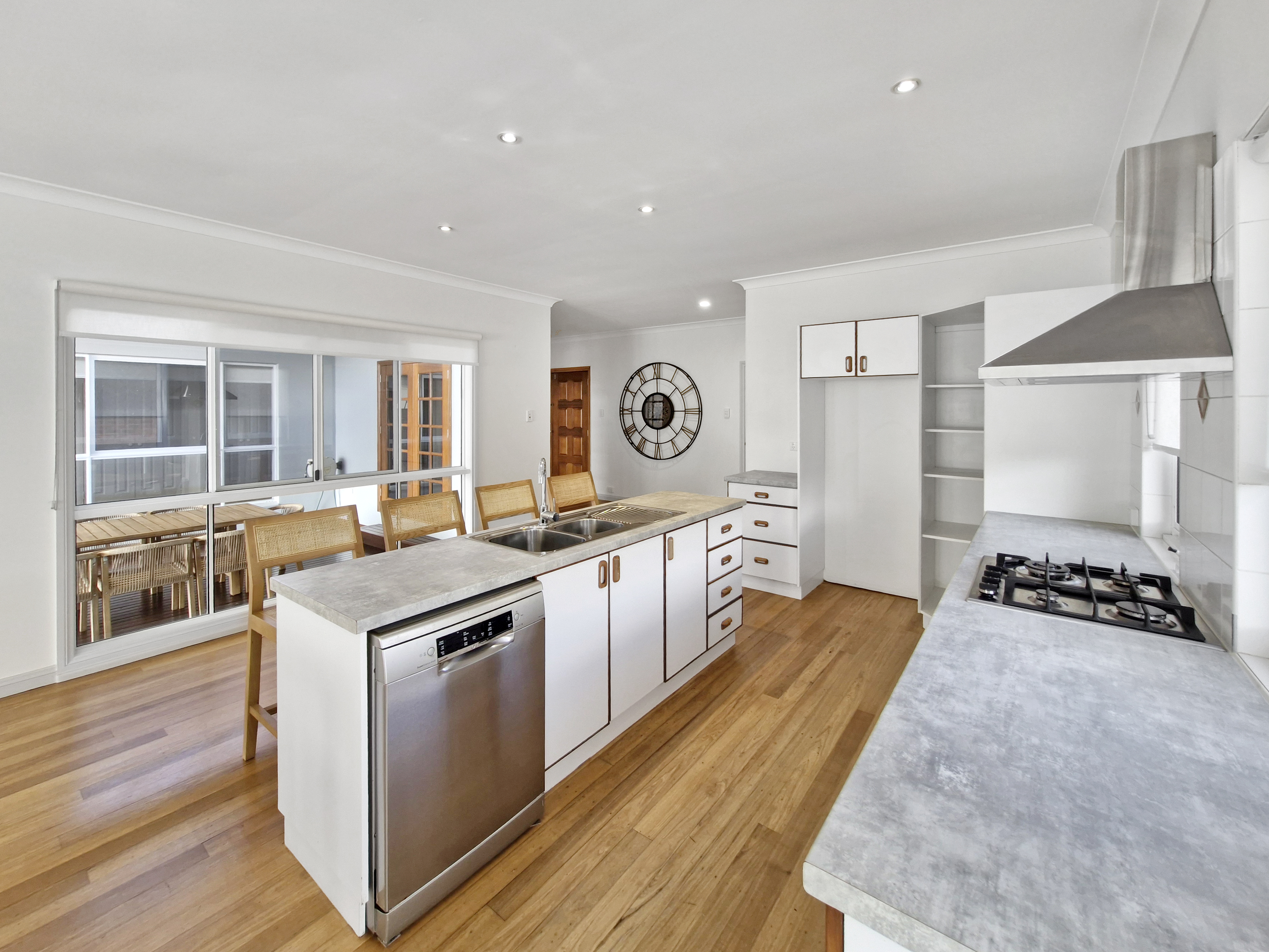 24 Crouch Avenue, Atherton
