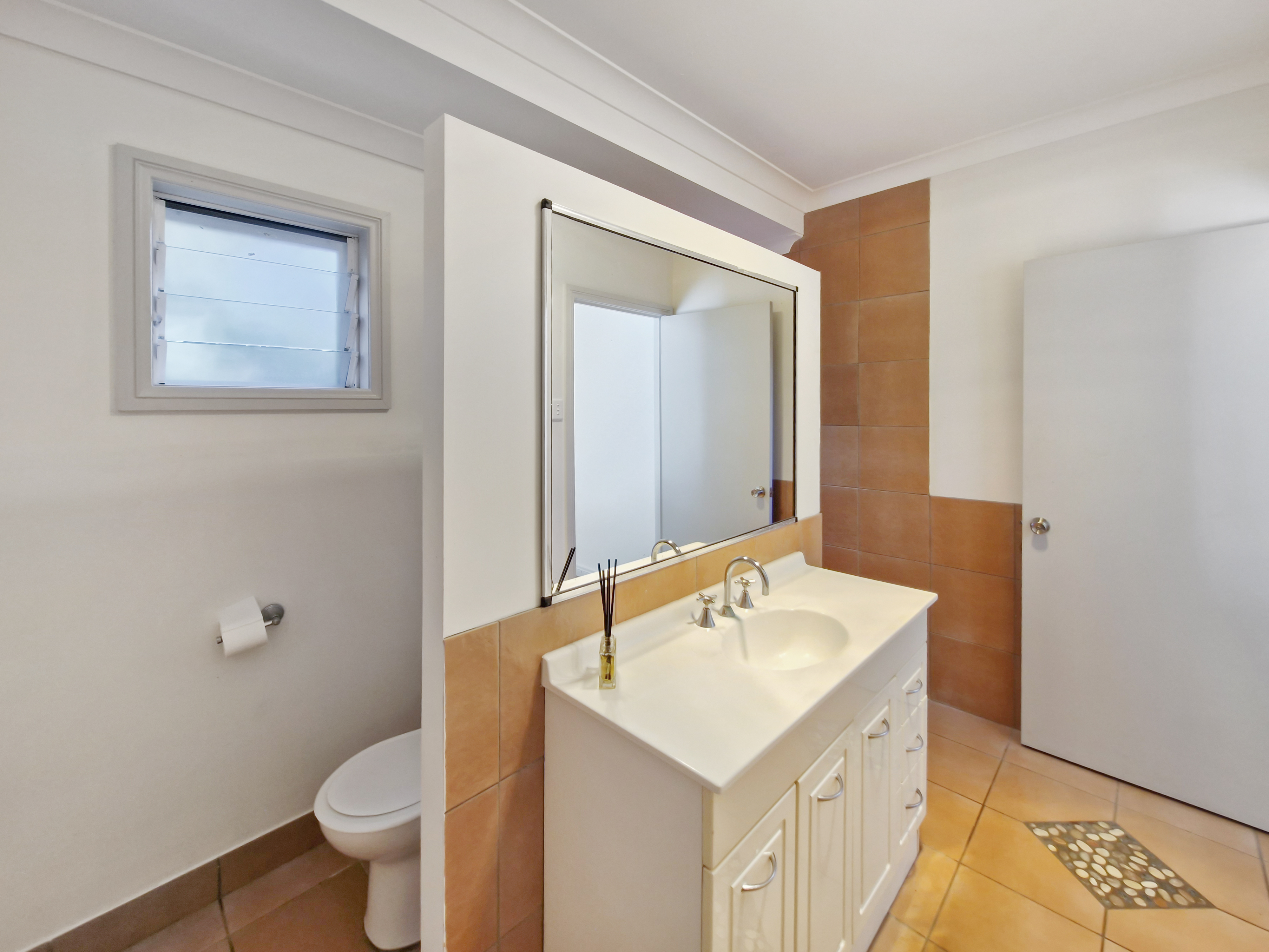 24 Crouch Avenue, Atherton