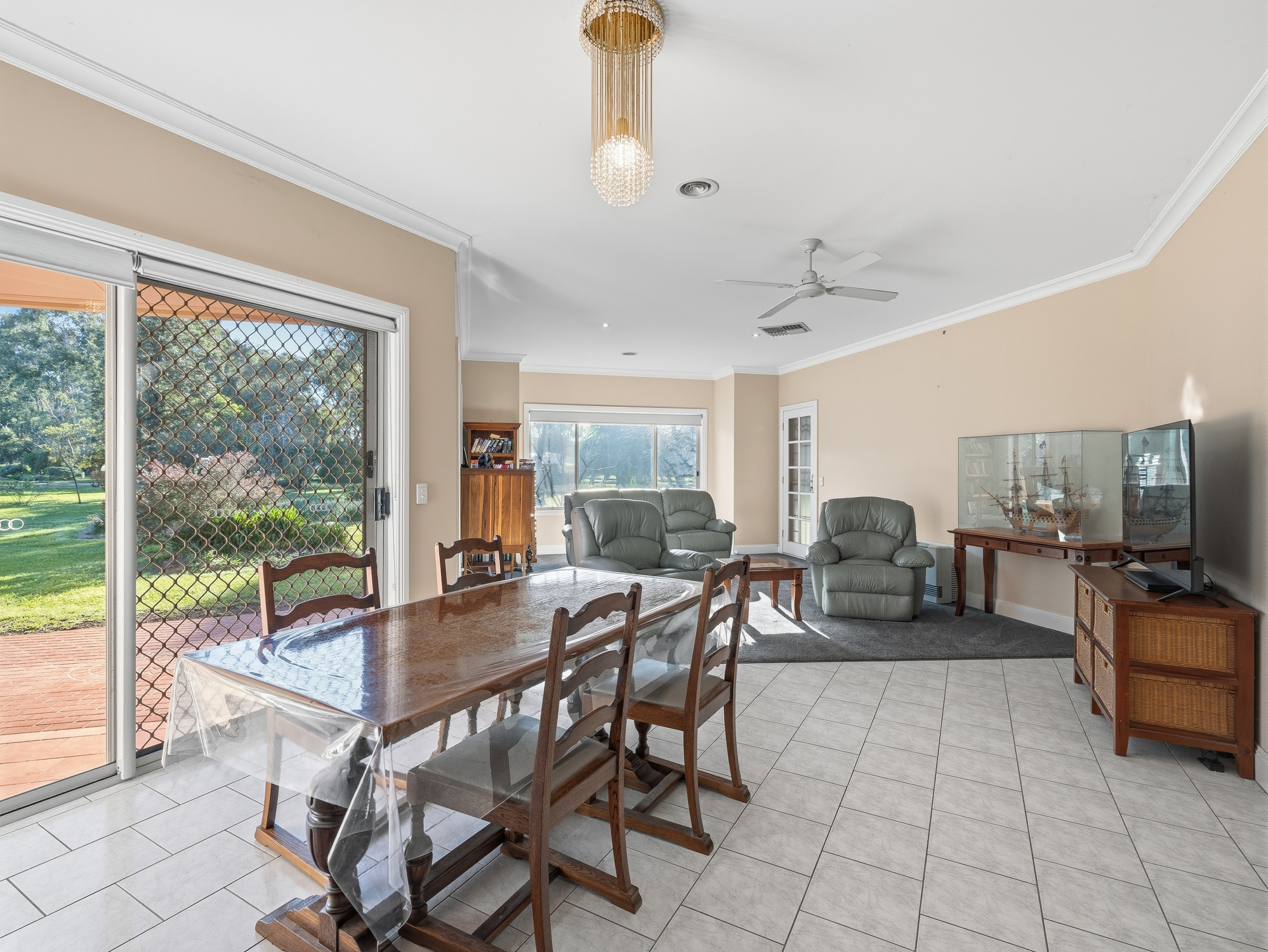 19 Huntingdale Place, Waldara