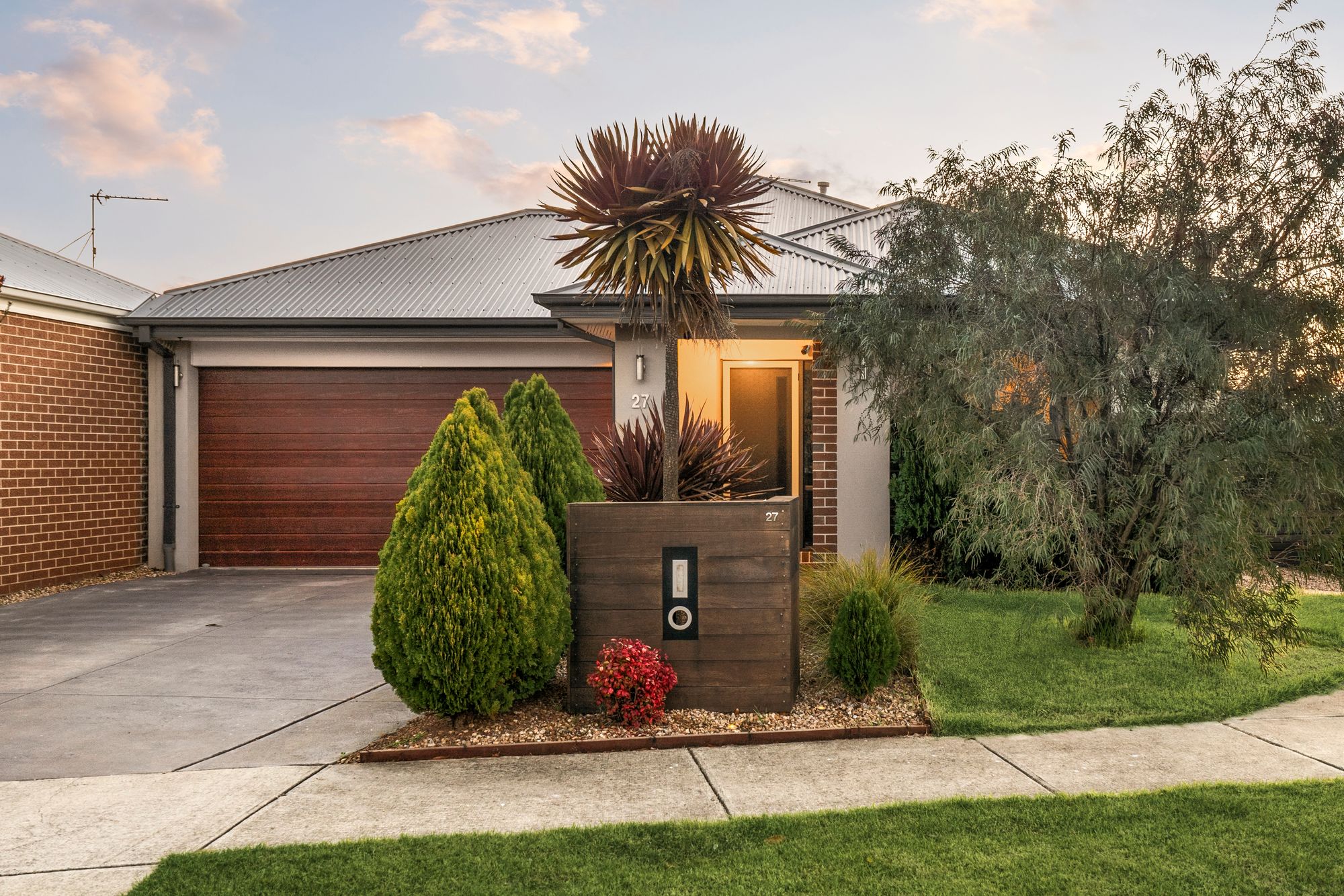 Listing image for 27 Cloudbreak Street, ARMSTRONG CREEK  VIC  3217