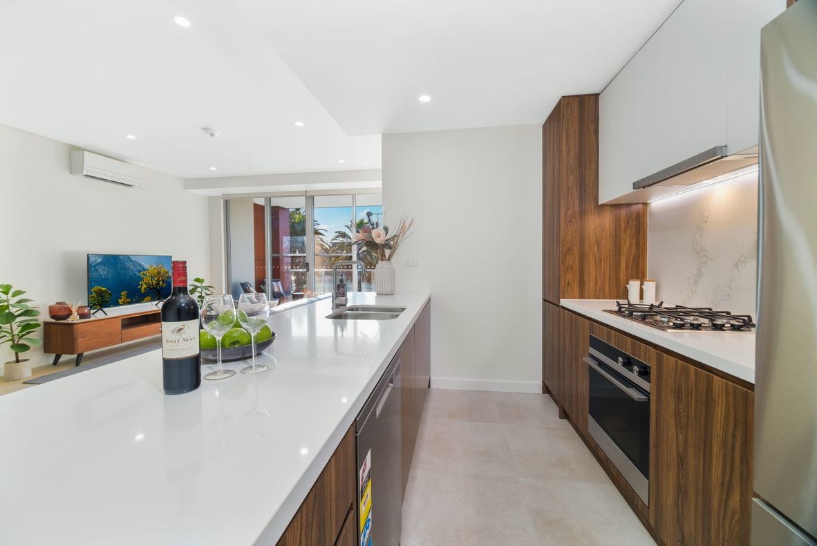 A305 / 98 Lakeside Parade, Jordan Springs