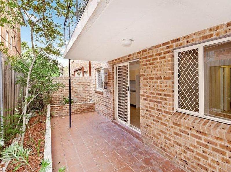 2 / 9 Hampstead Road, Homebush West