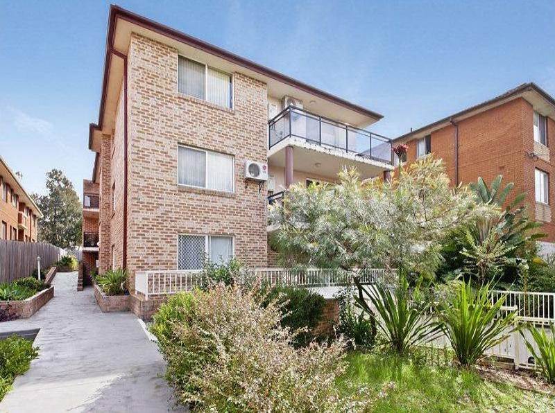2 / 9 Hampstead Road, Homebush West