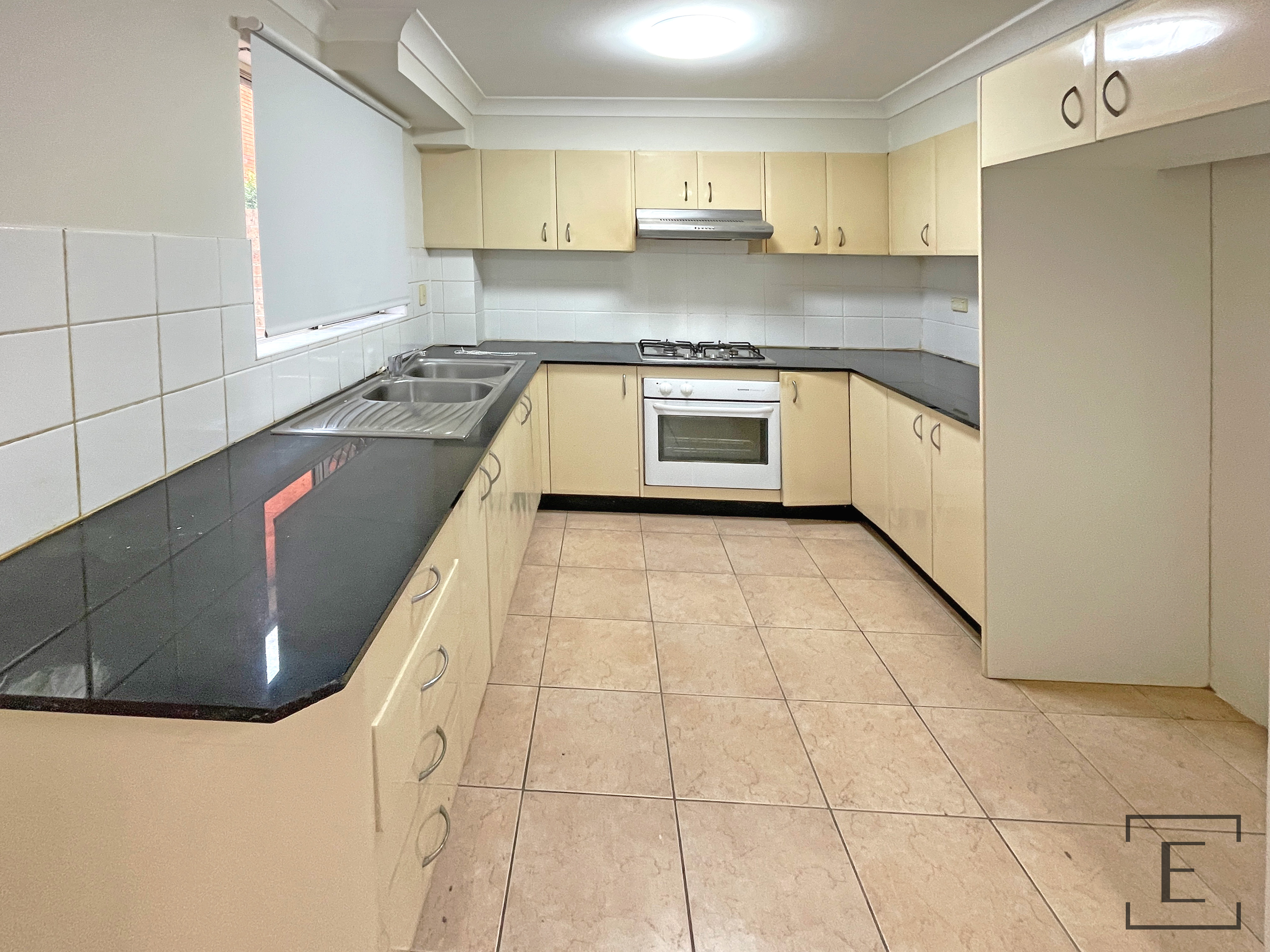 2 / 9 Hampstead Road, Homebush West