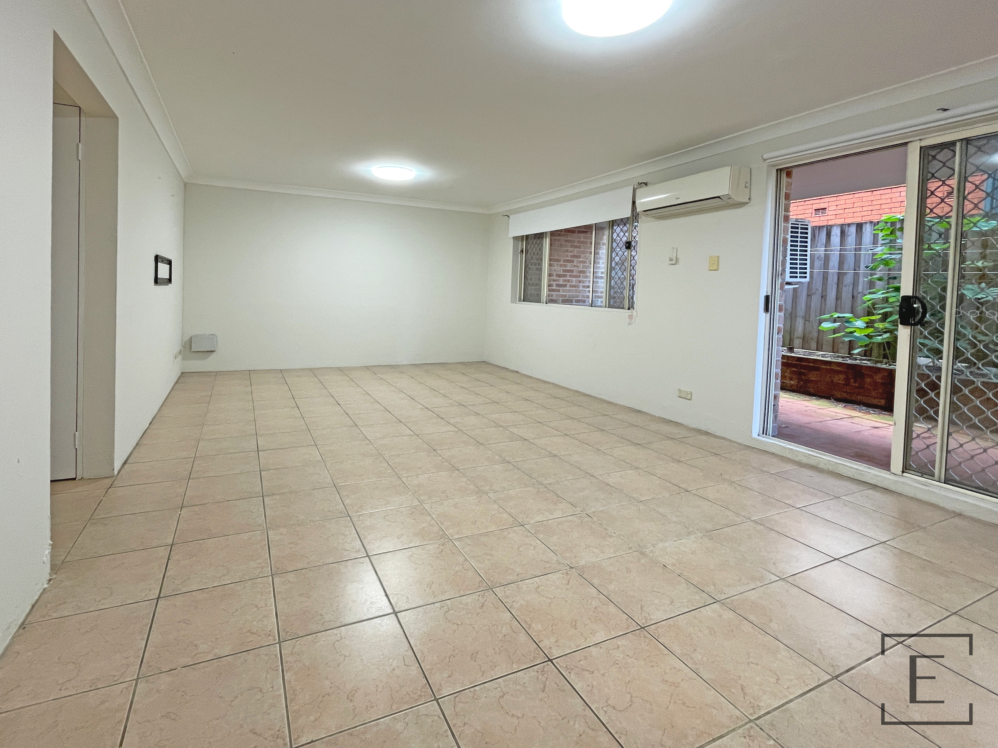 2 / 9 Hampstead Road, Homebush West