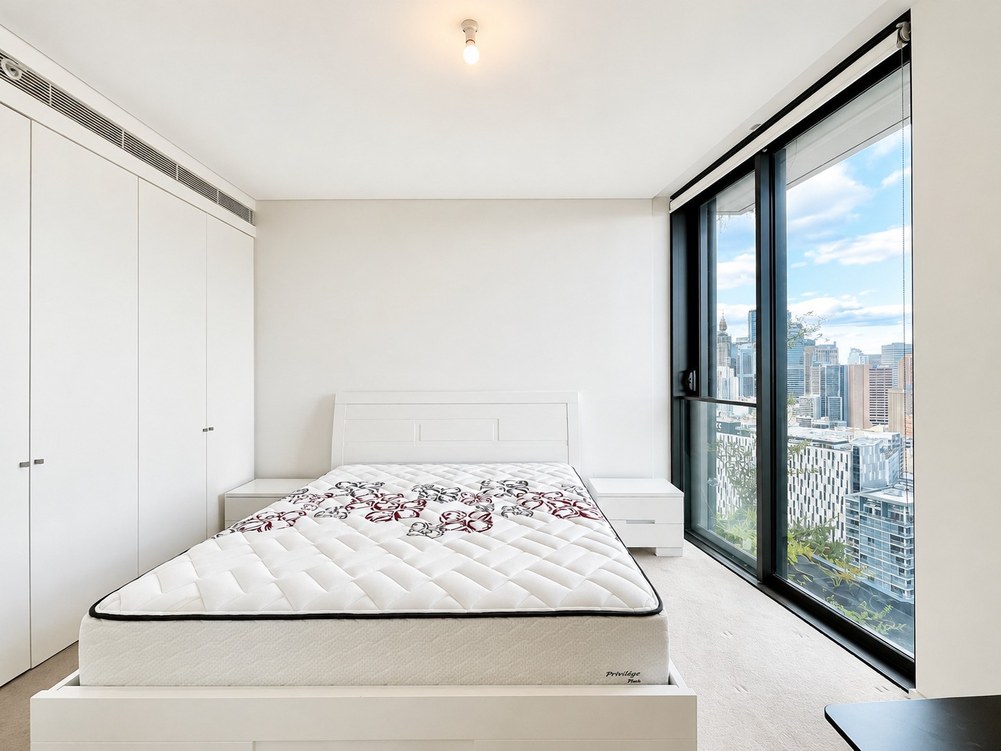 2609 / 3 Carlton Street - Lightbox View 3