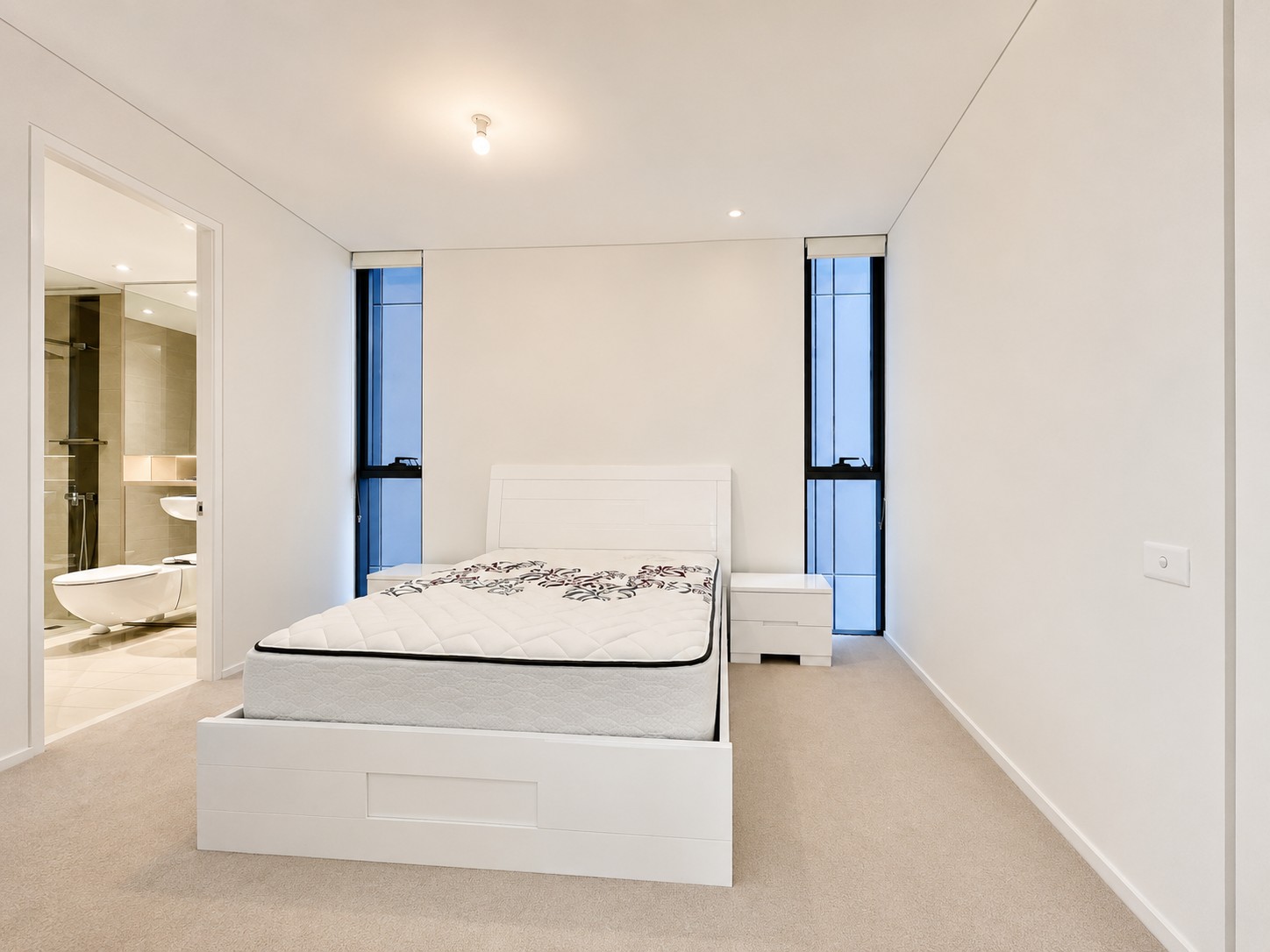 2609 / 3 Carlton Street - Lightbox View 4