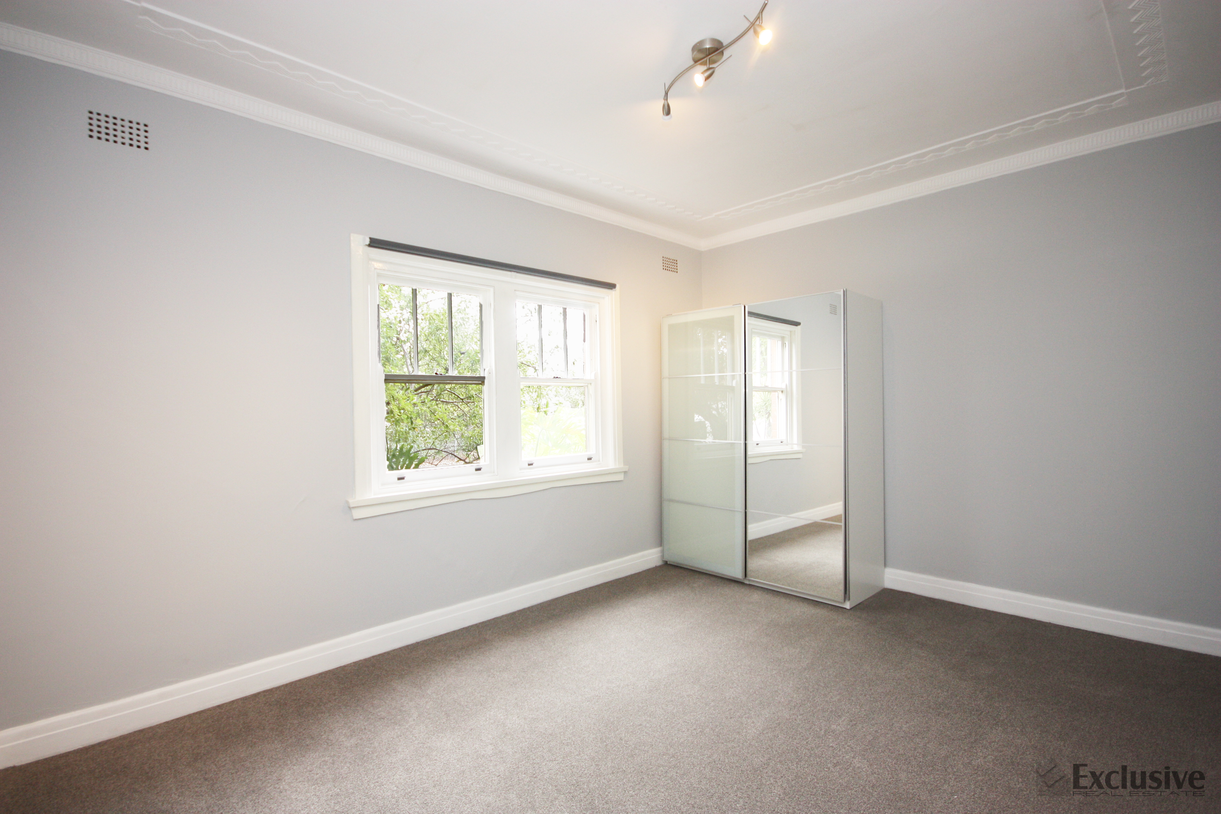 5 / 8 Loftus Crescent, Homebush