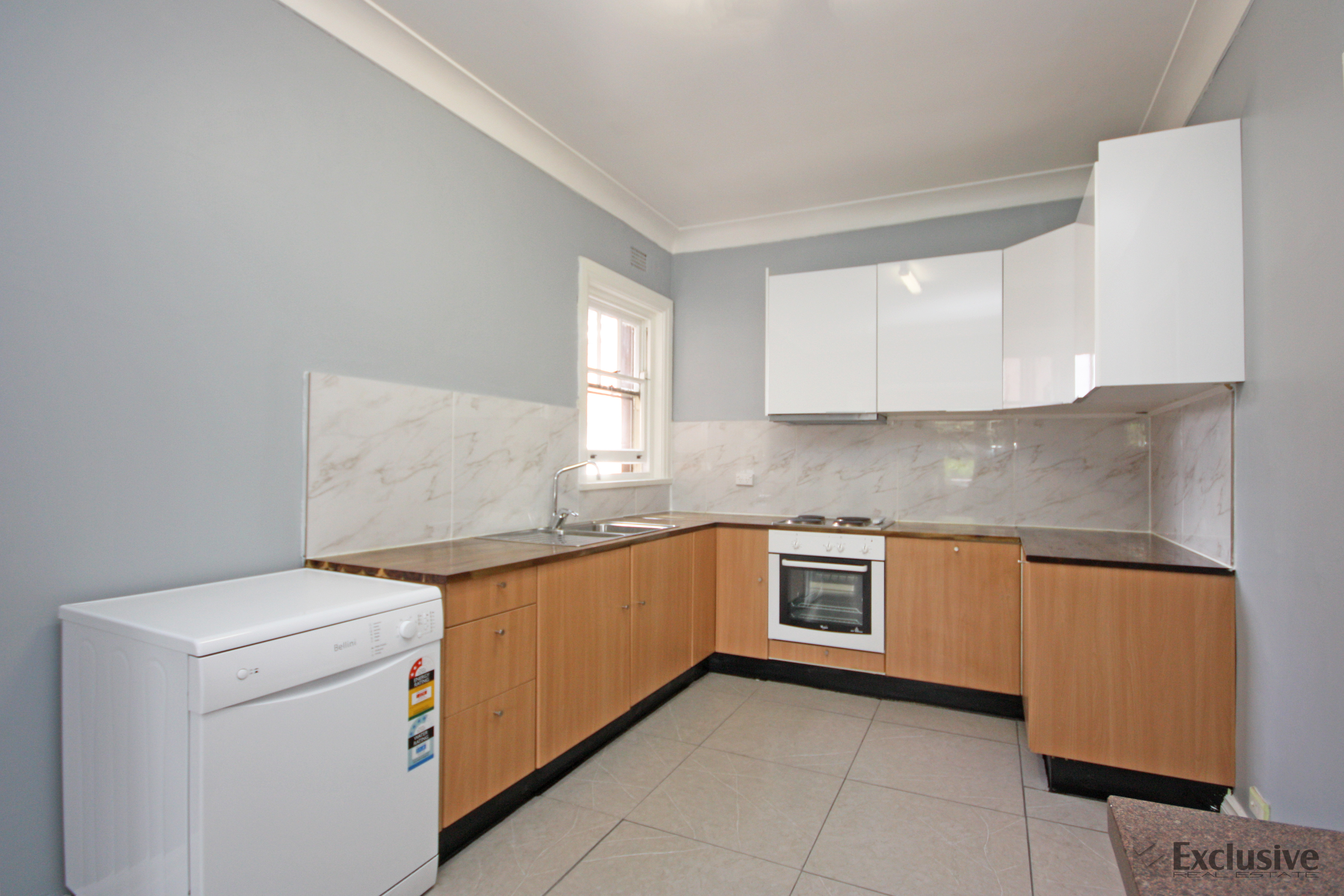 5 / 8 Loftus Crescent, Homebush