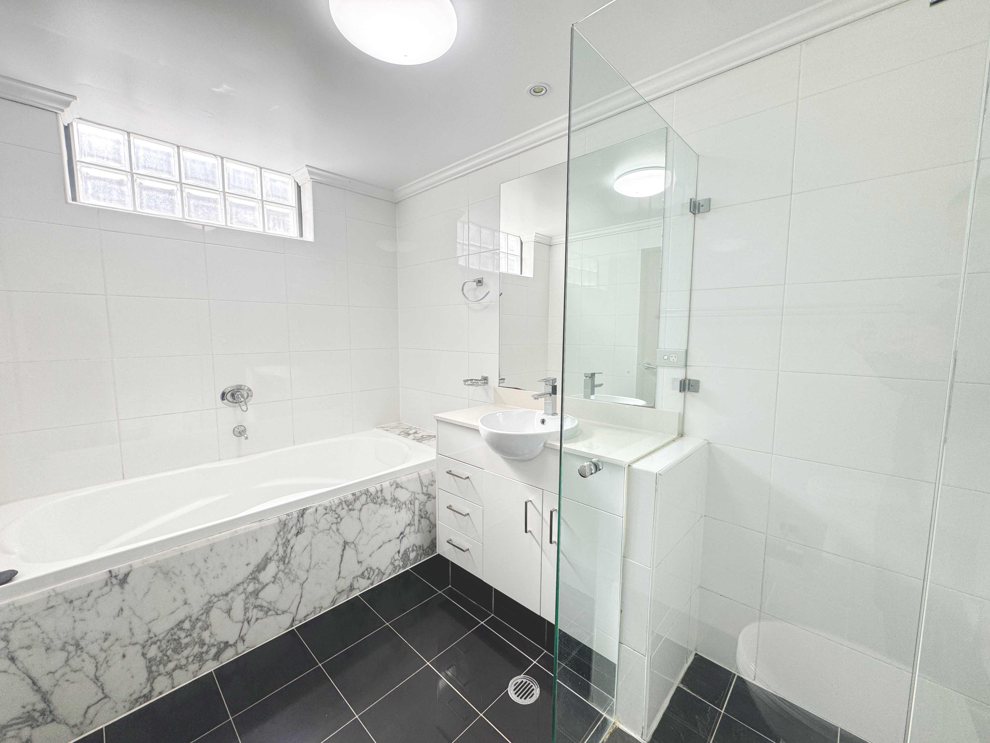 77 / 15 Potter Street - Main View 12