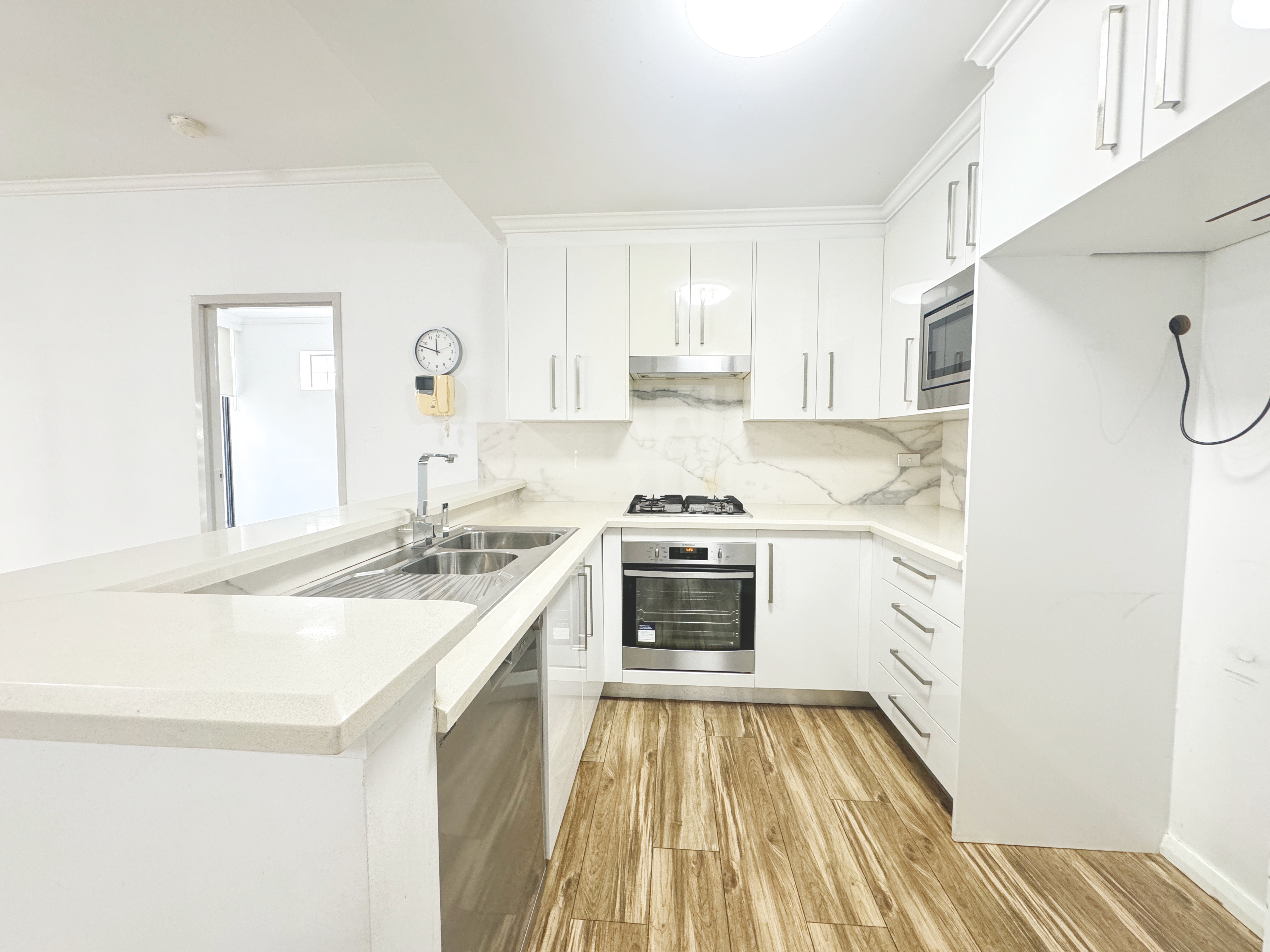 77 / 15 Potter Street - Main View 3