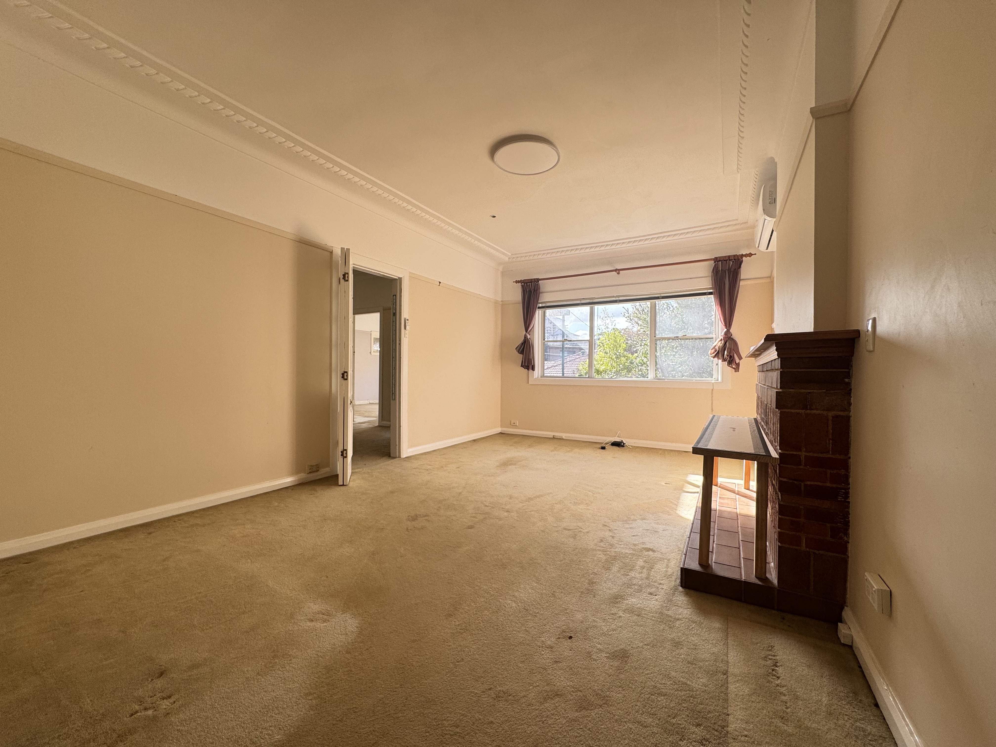 10 Rosebank Crescent - Main View 6