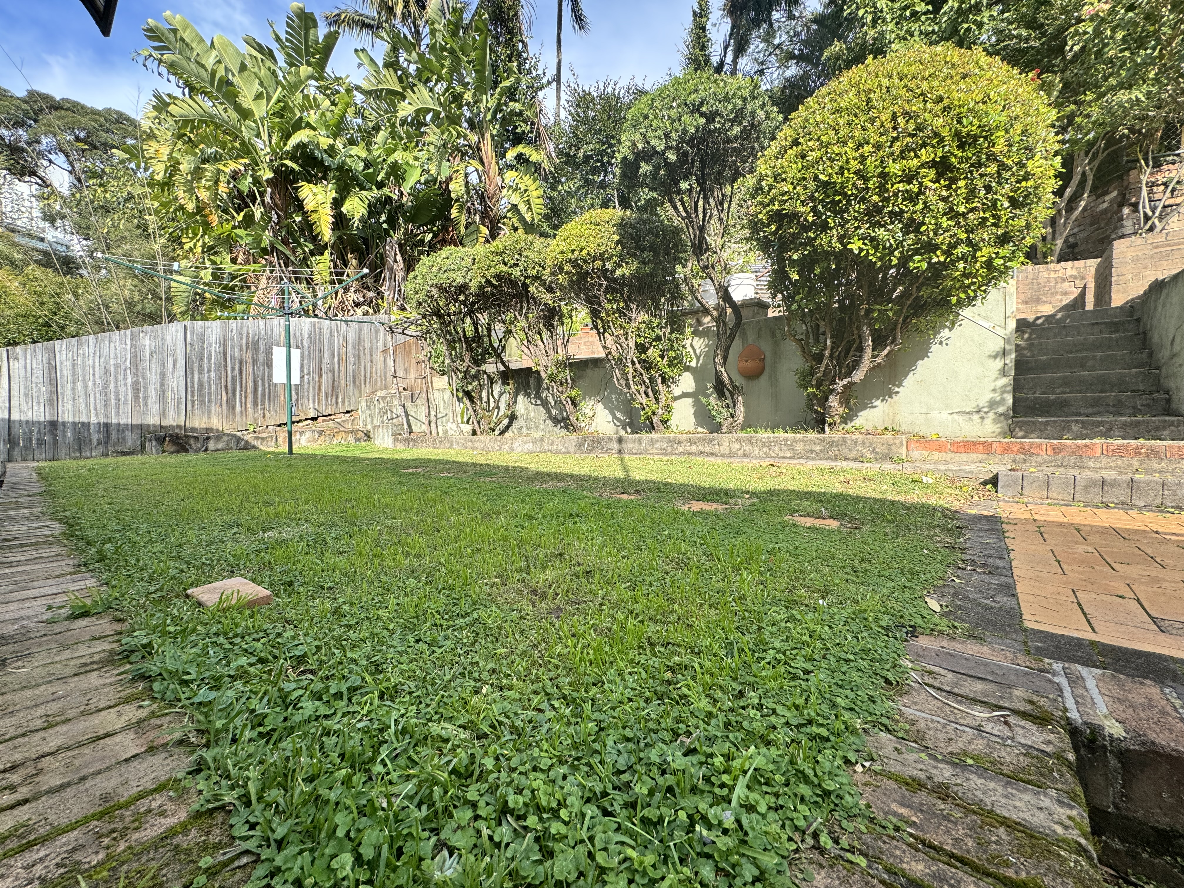 10 Rosebank Crescent - Main View 16