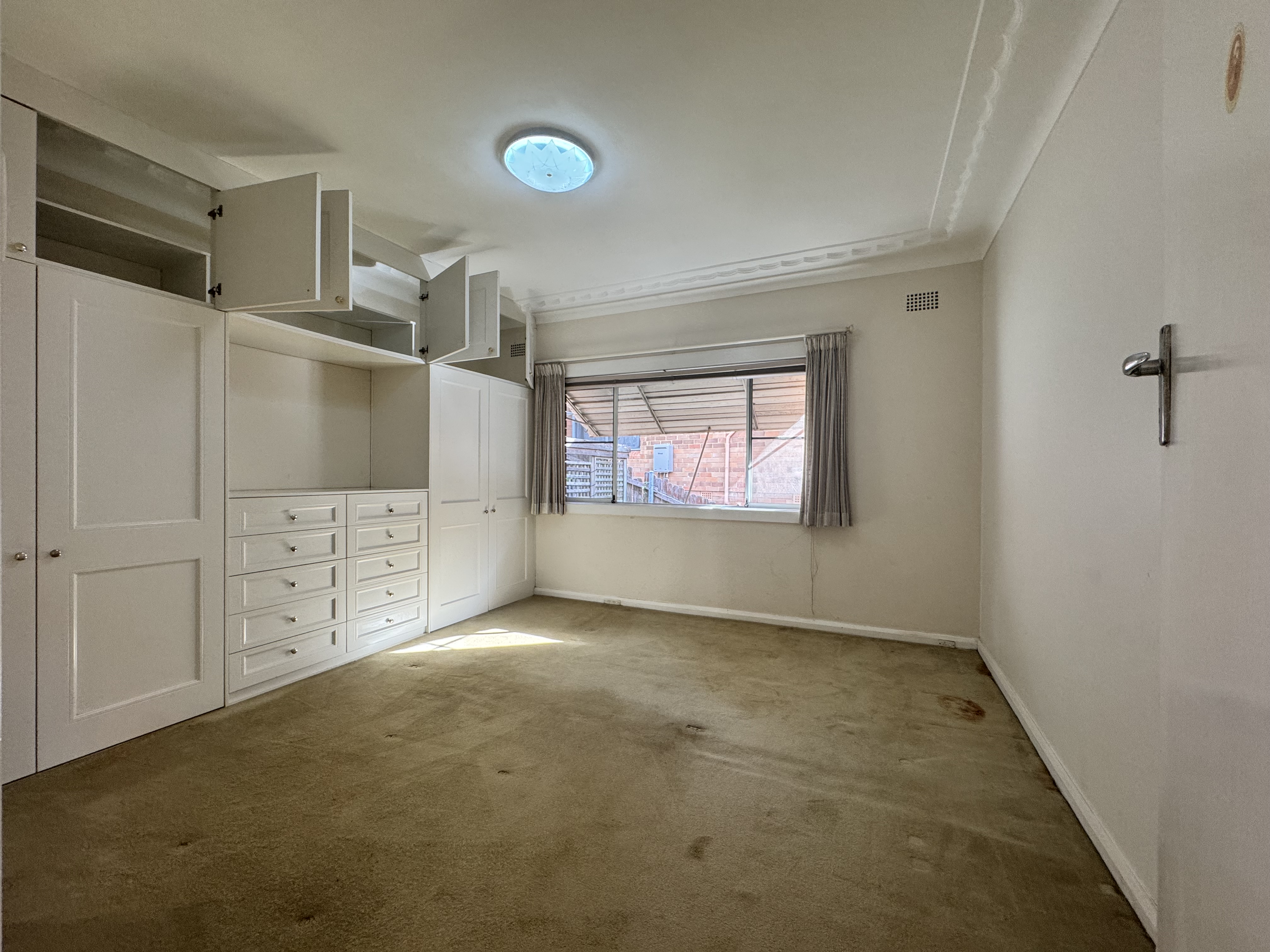 10 Rosebank Crescent - Main View 8