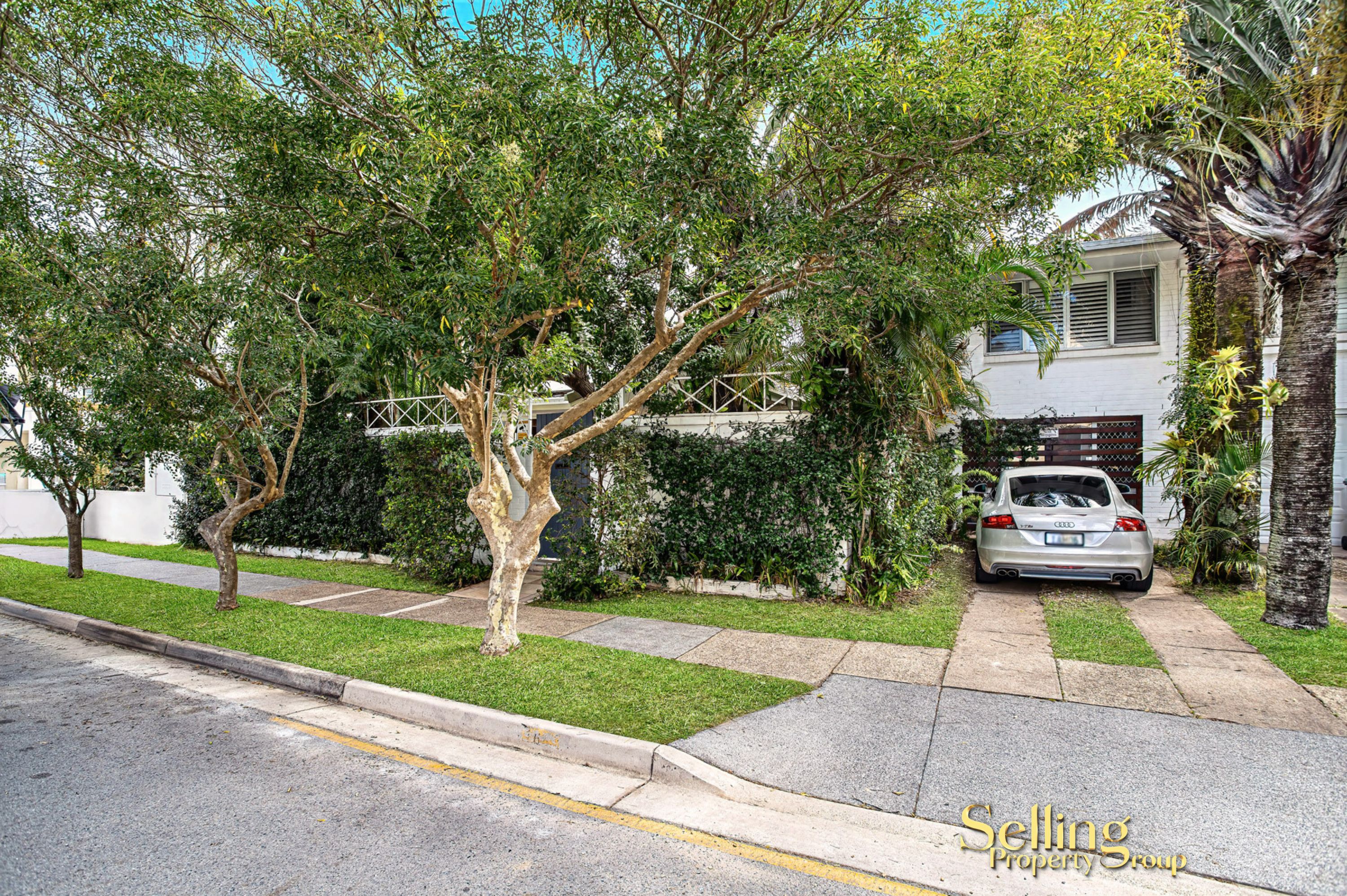 16B Oak Avenue , Surfers Paradise