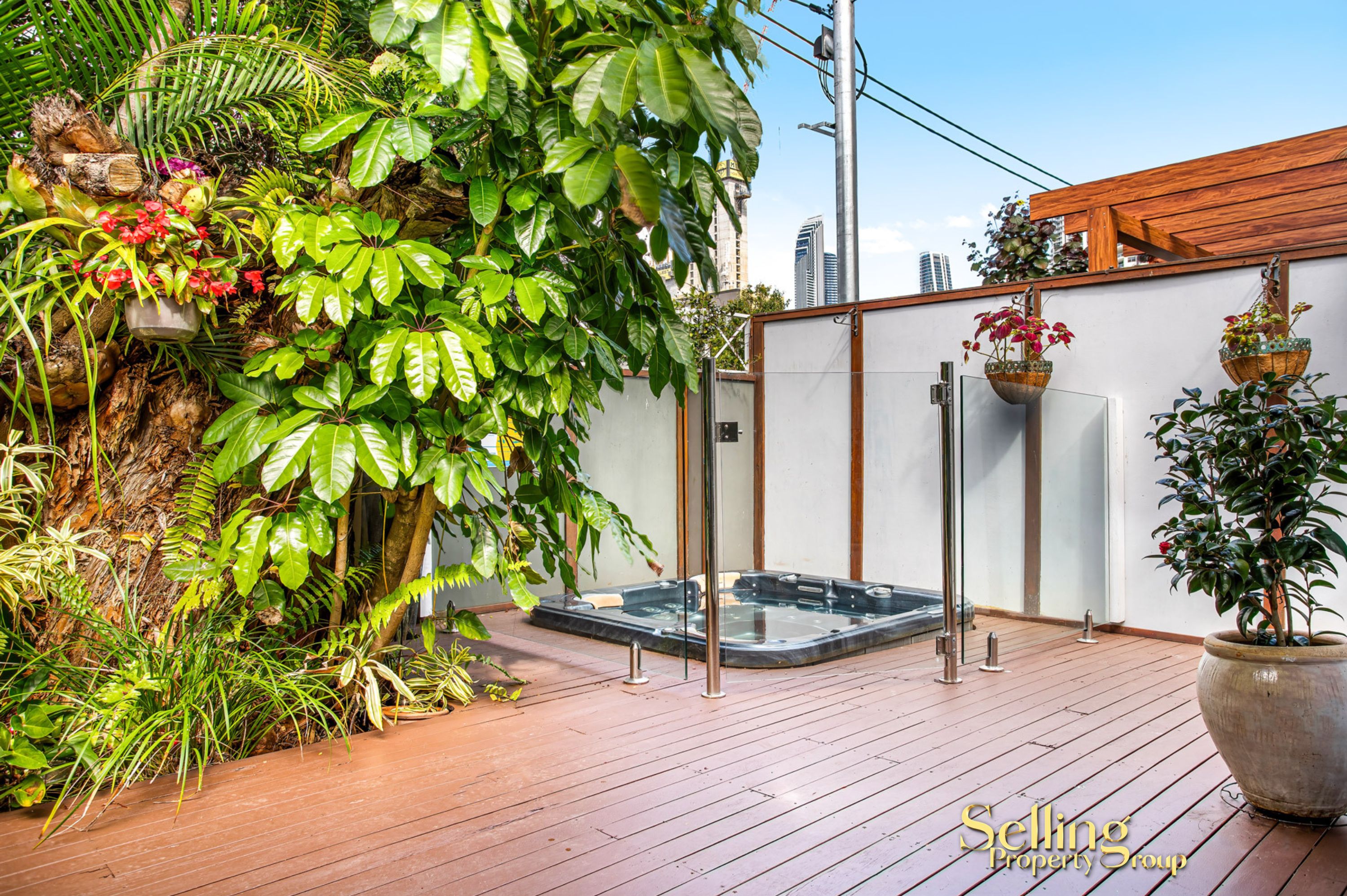 16B Oak Avenue , Surfers Paradise