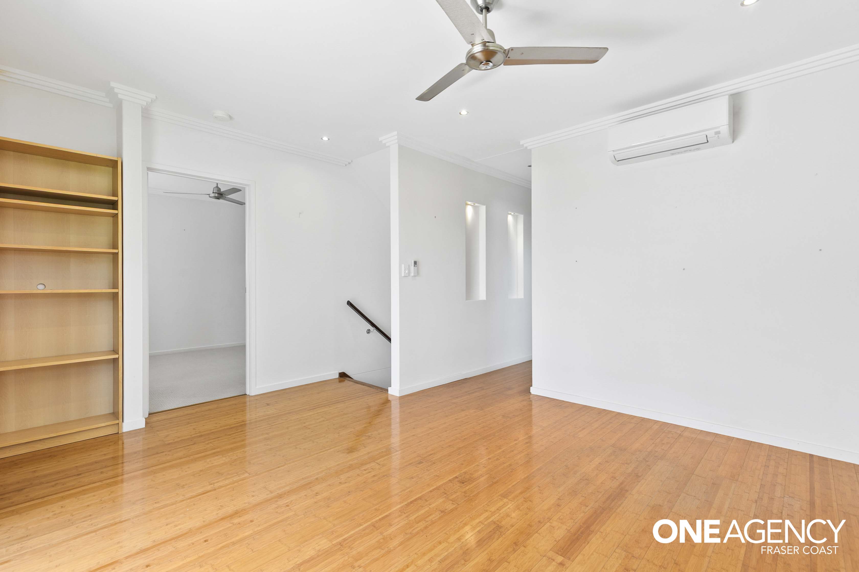 1 / 19 King Street, Urangan