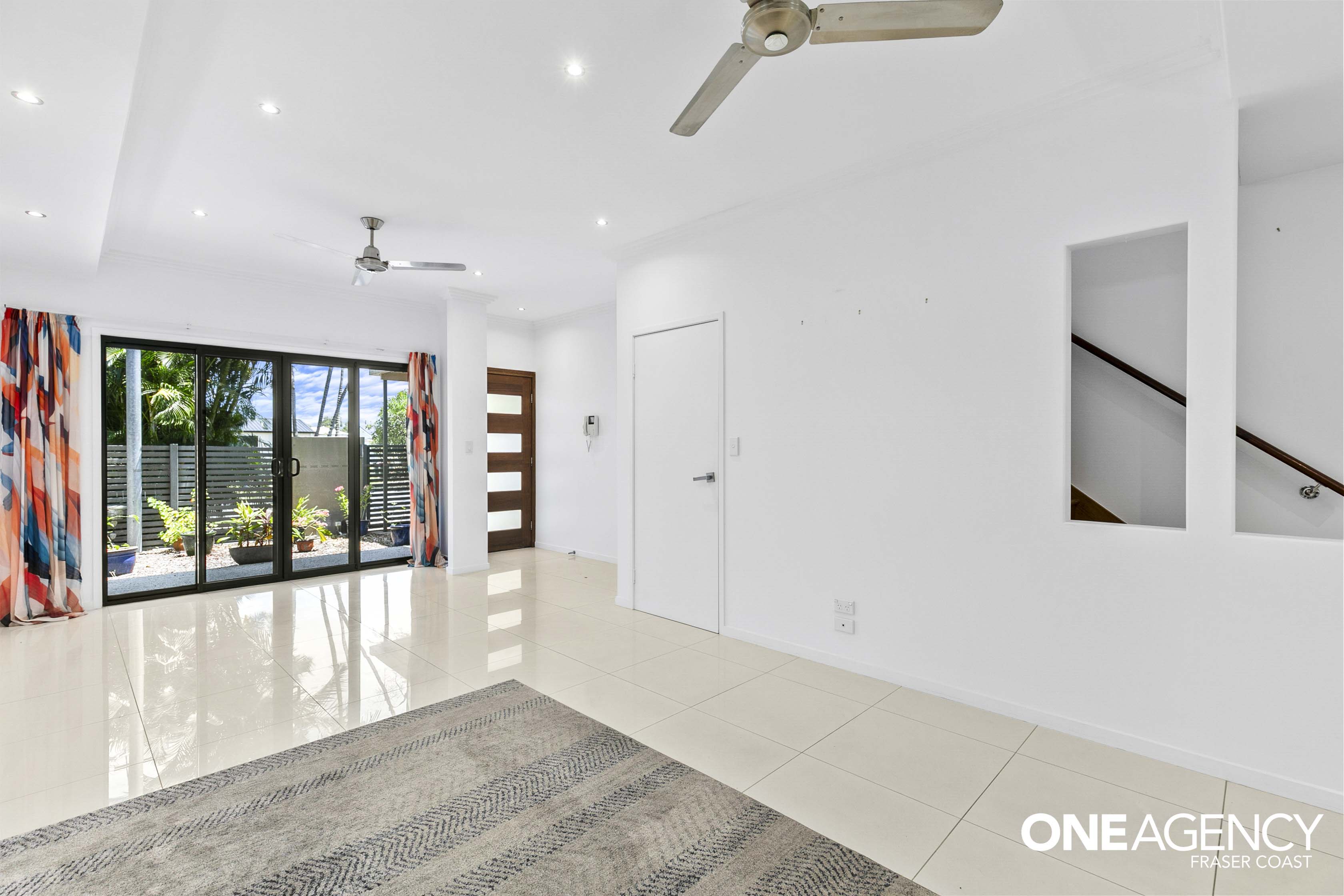 1 / 19 King Street, Urangan