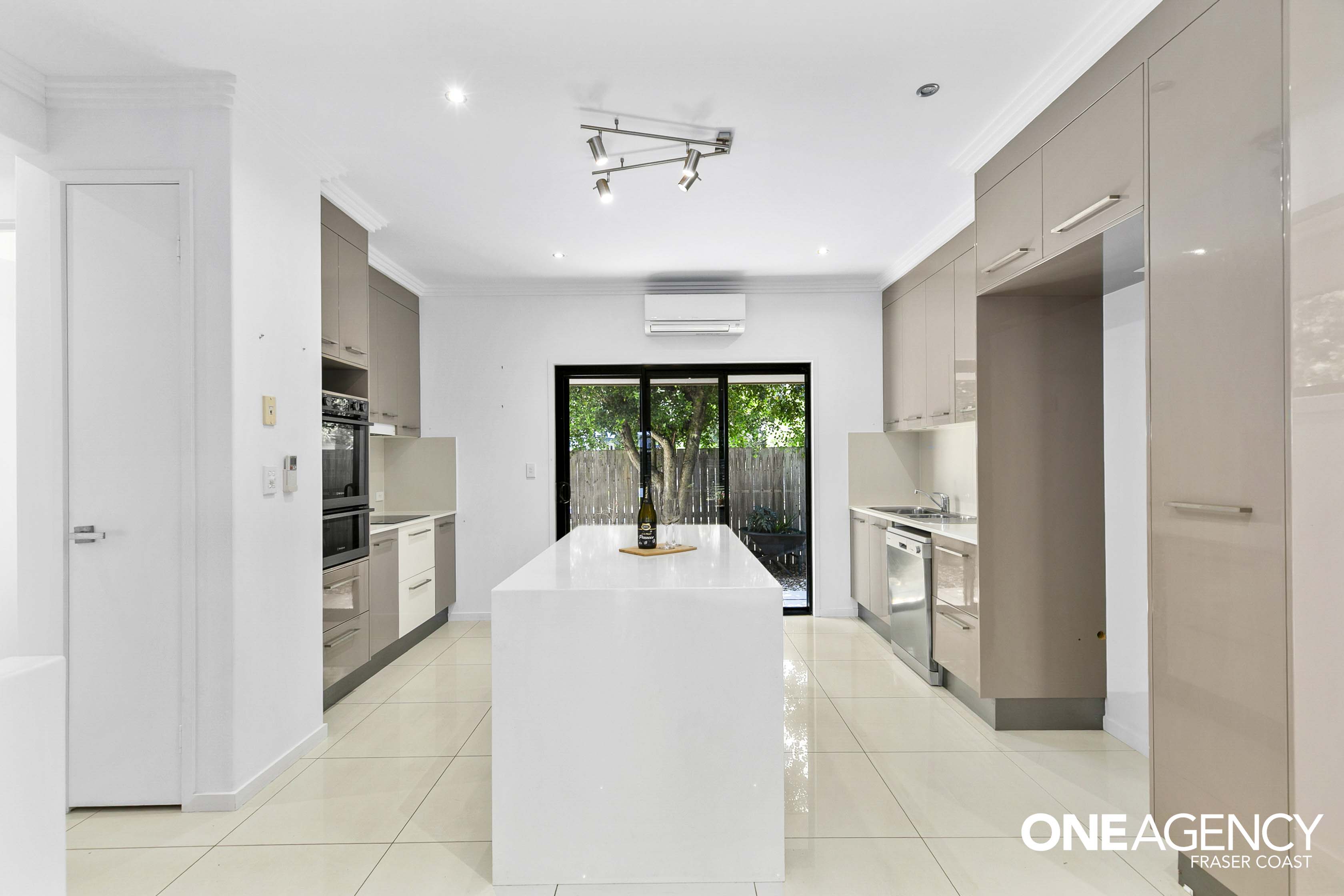 1 / 19 King Street, Urangan