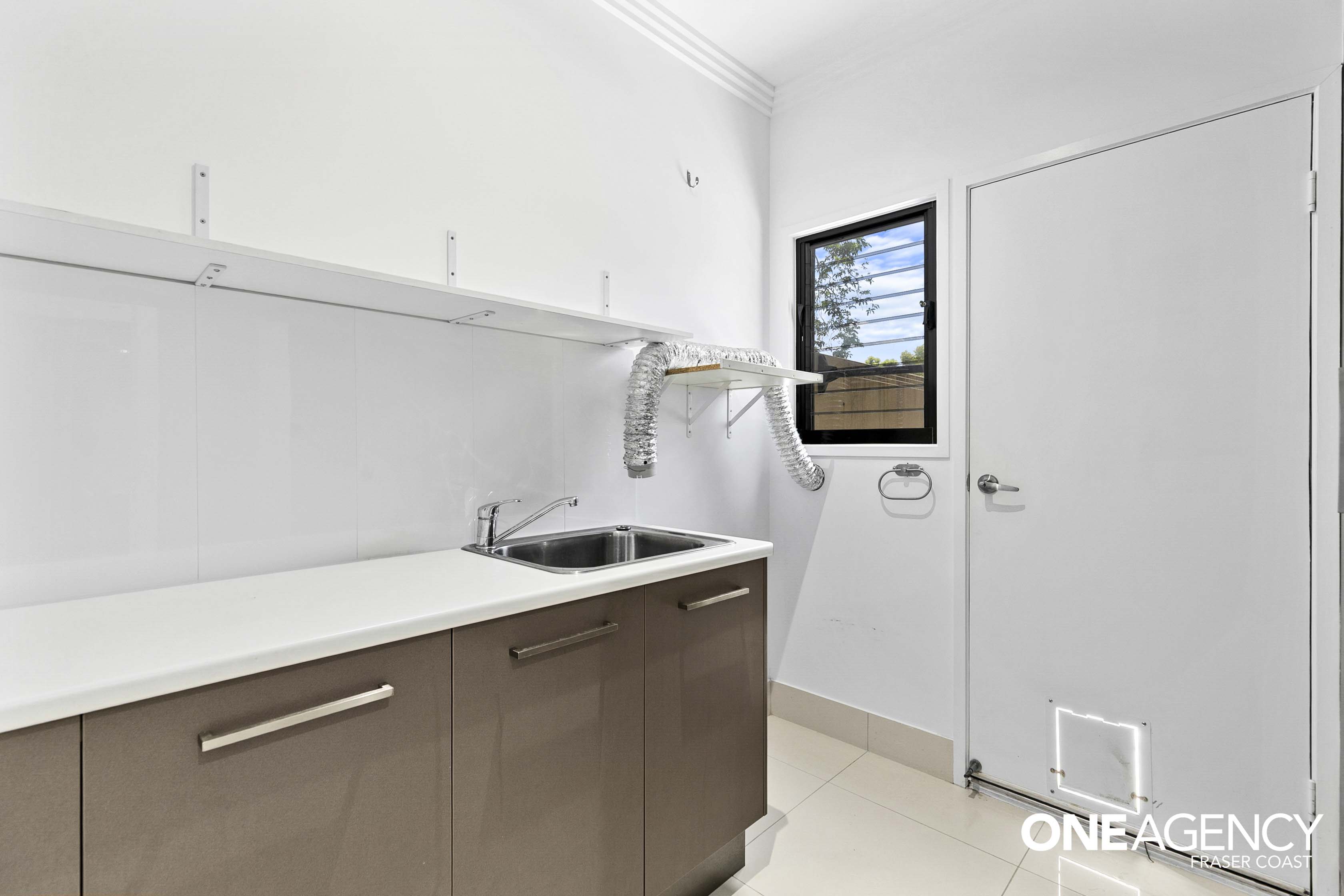 1 / 19 King Street, Urangan