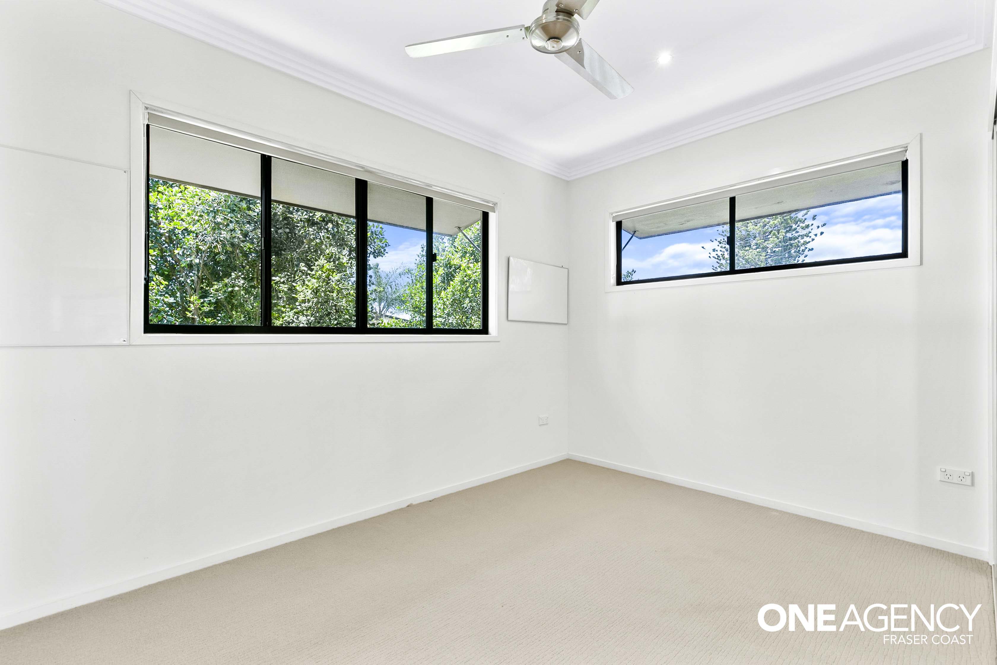 1 / 19 King Street, Urangan