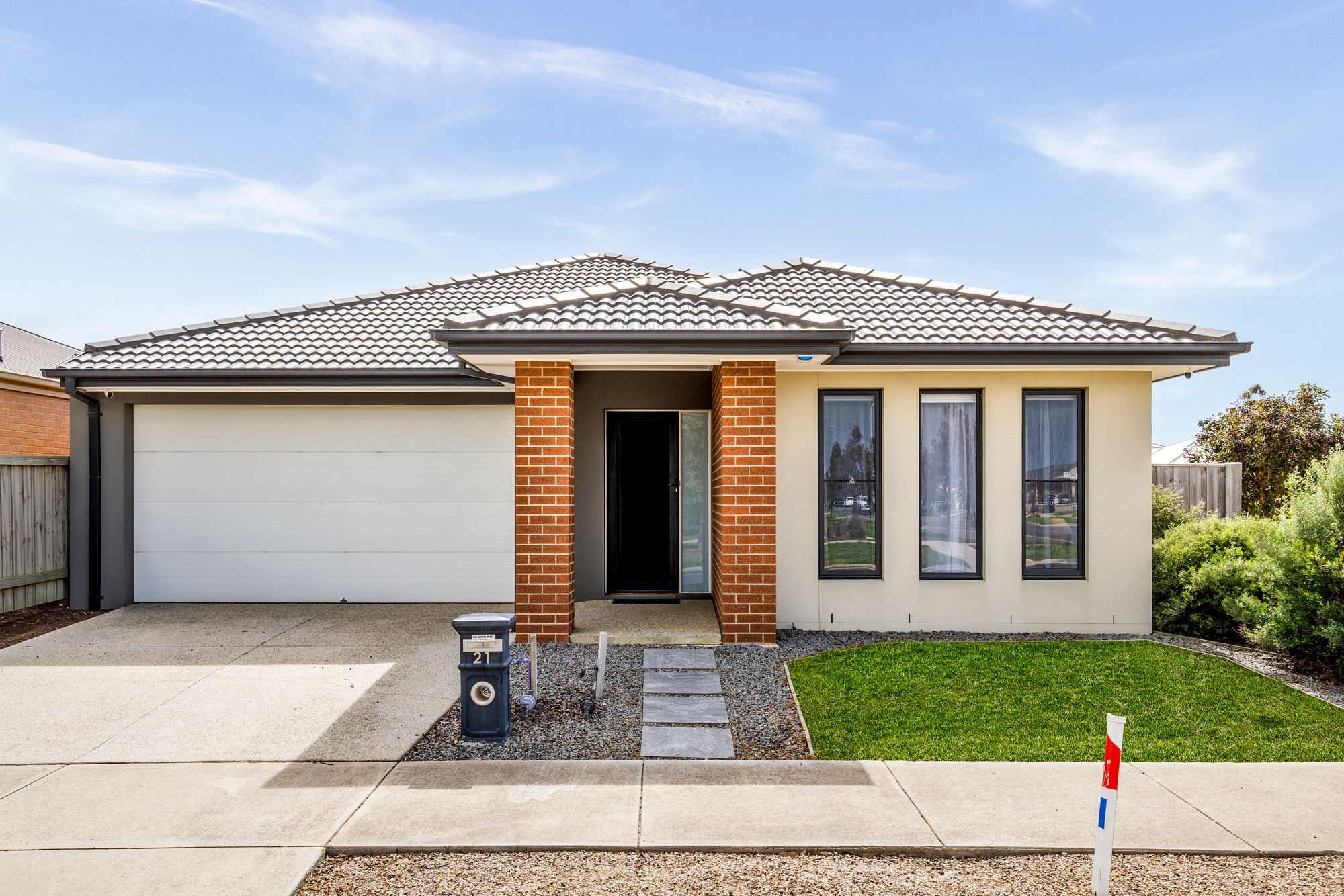 Listing image for 21 Silver Wattle Road, MOUNT DUNEED  VIC  3217