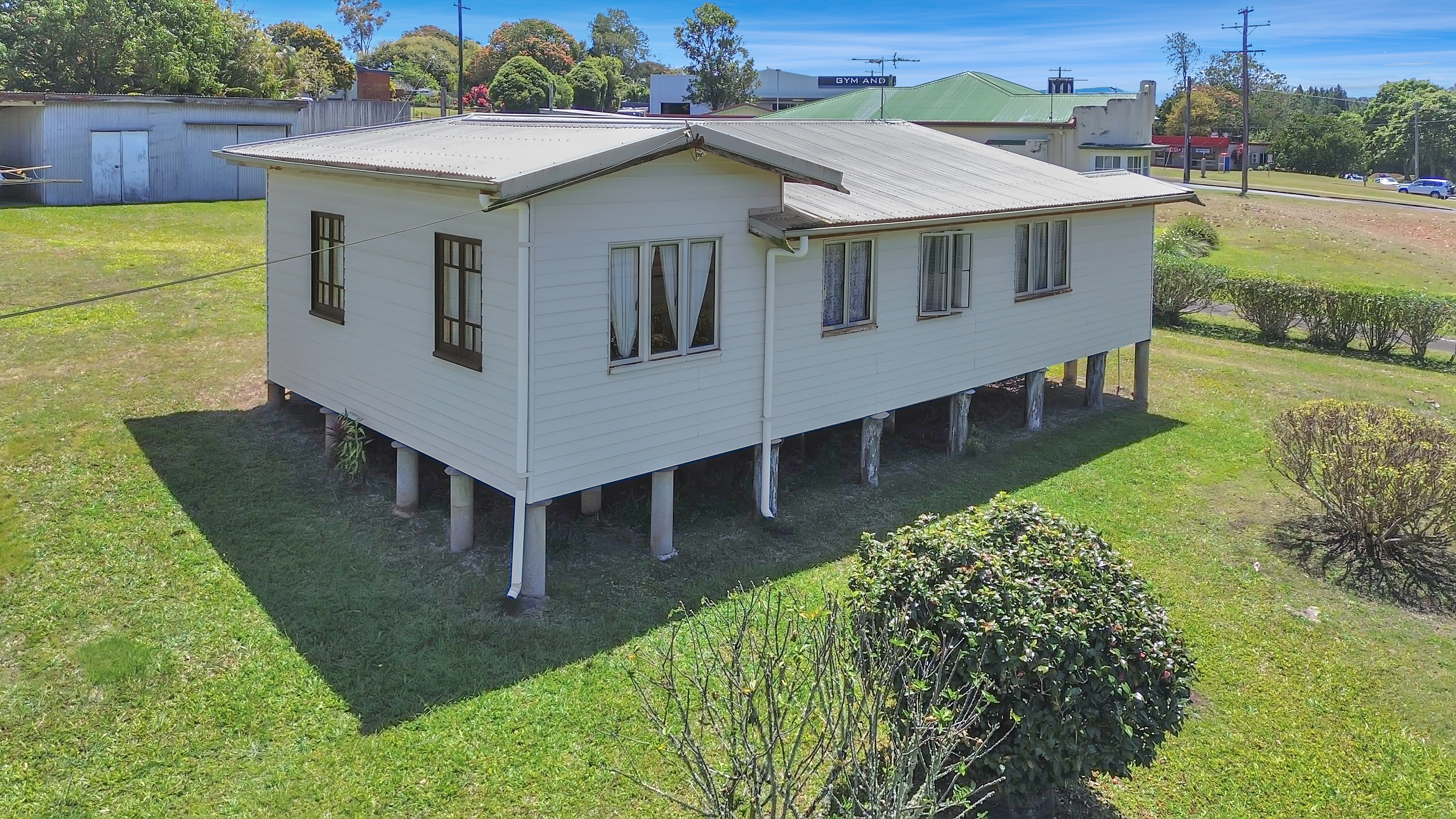 6 Golf Links Road, Atherton