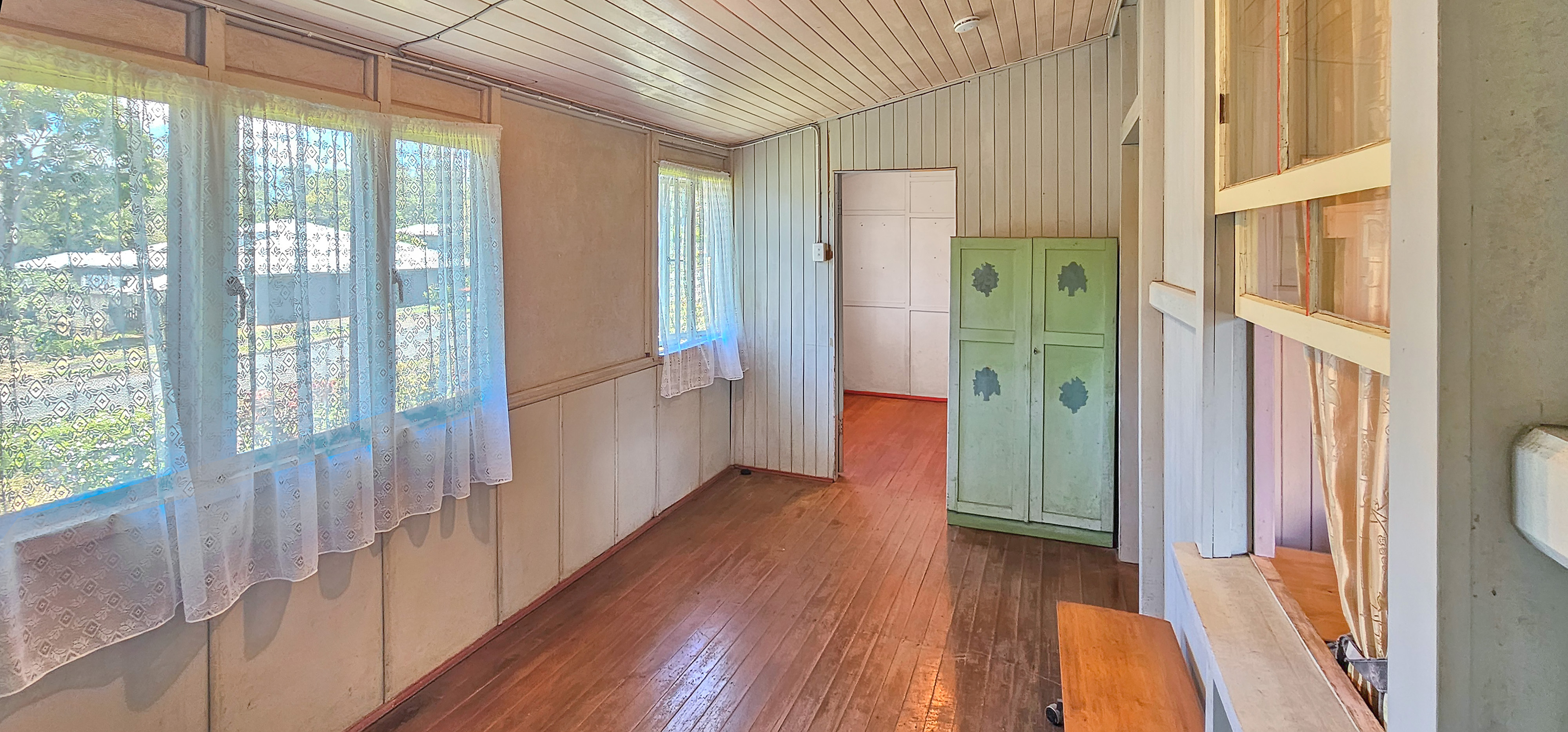 6 Golf Links Road, Atherton