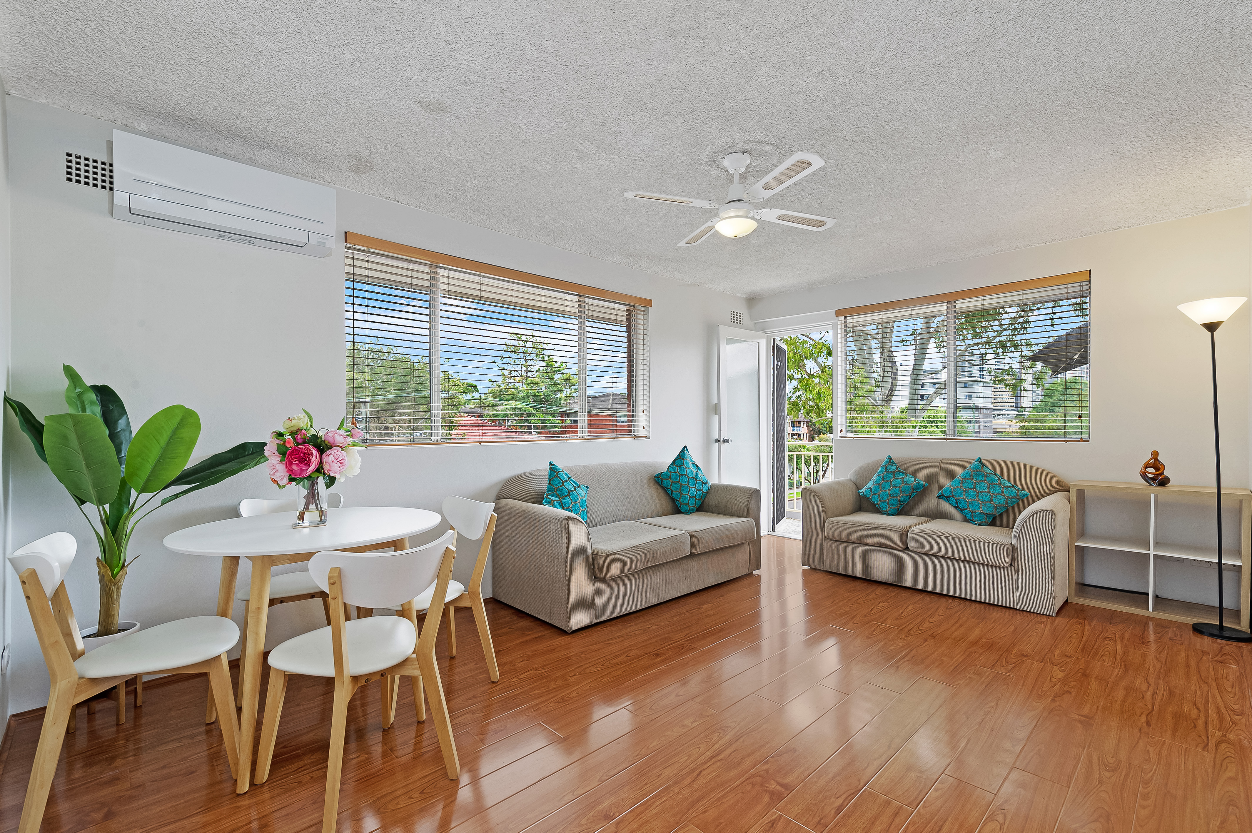 9 / 19-21 The Trongate, Granville - Image 1