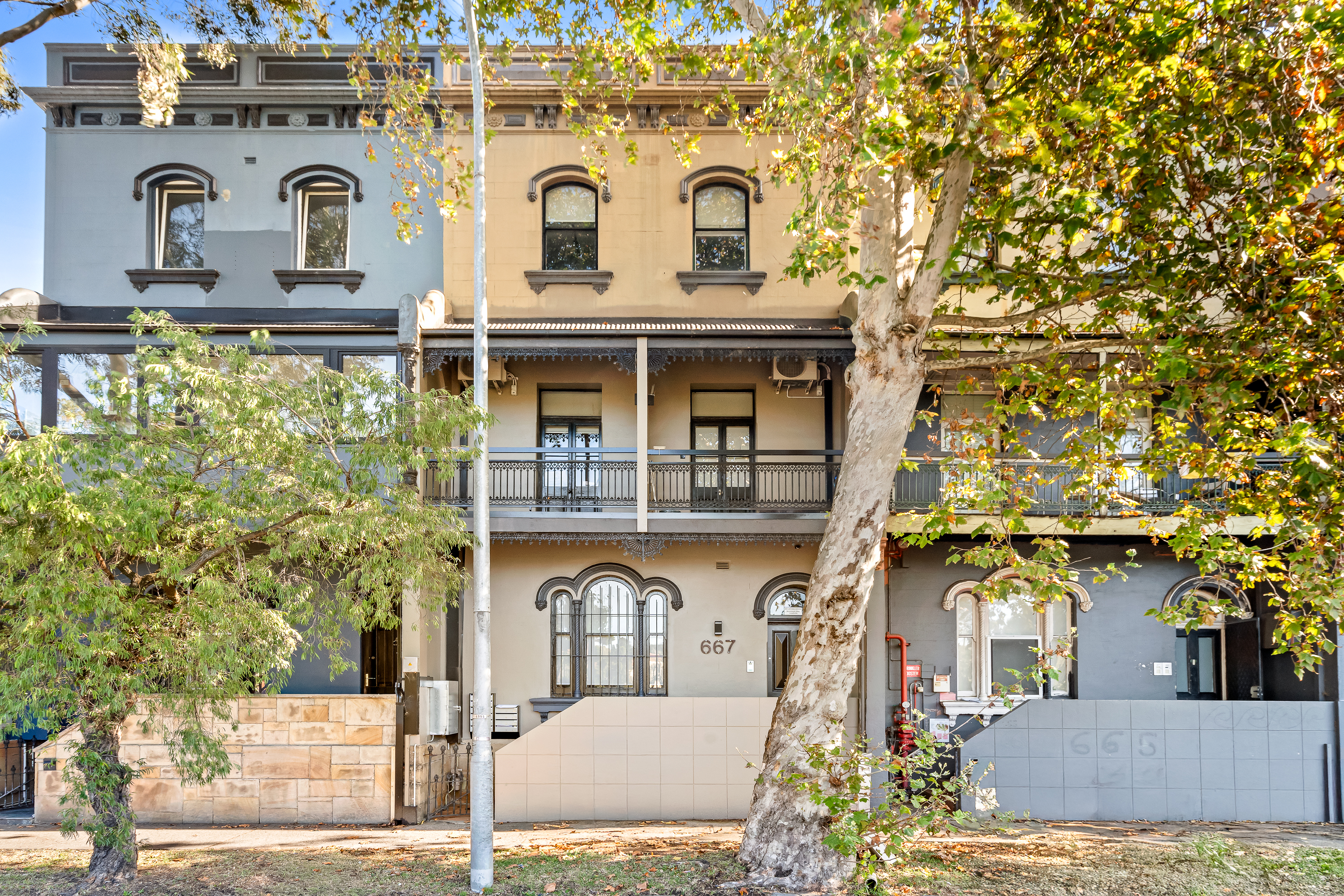 667 South Dowling Street