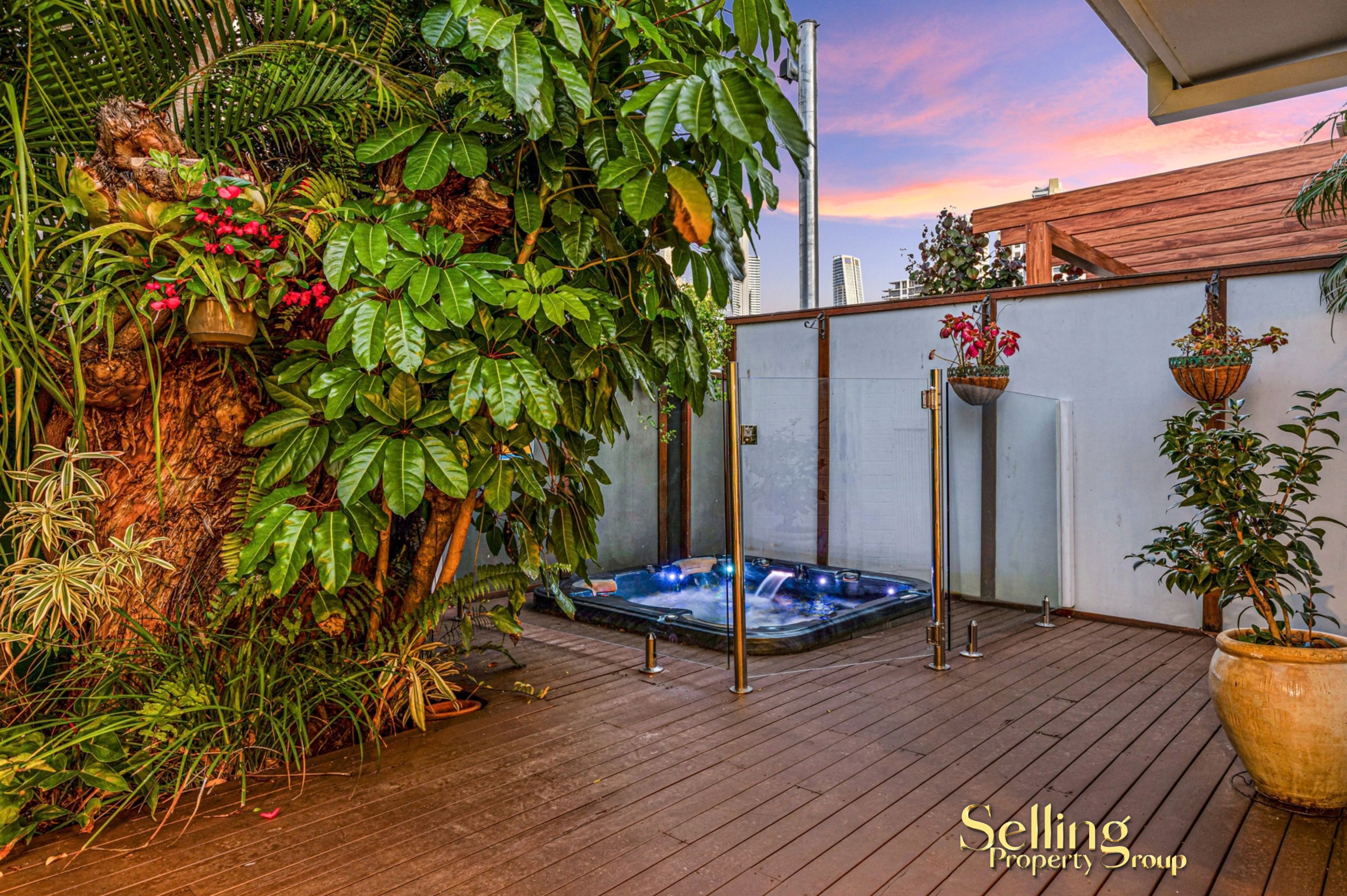 16B Oak Avenue , Surfers Paradise