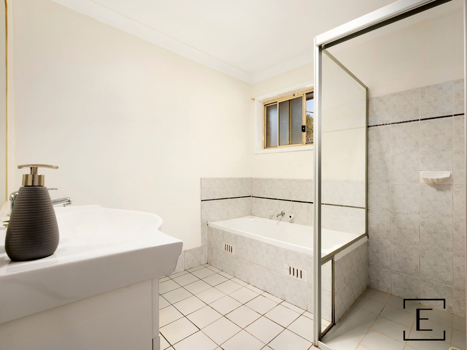 2 / 2 Tottenham Street, Granville