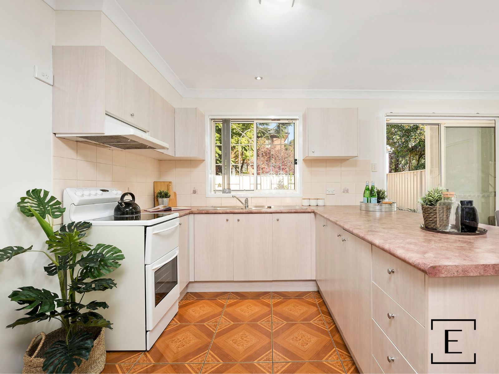 2 / 2 Tottenham Street, Granville