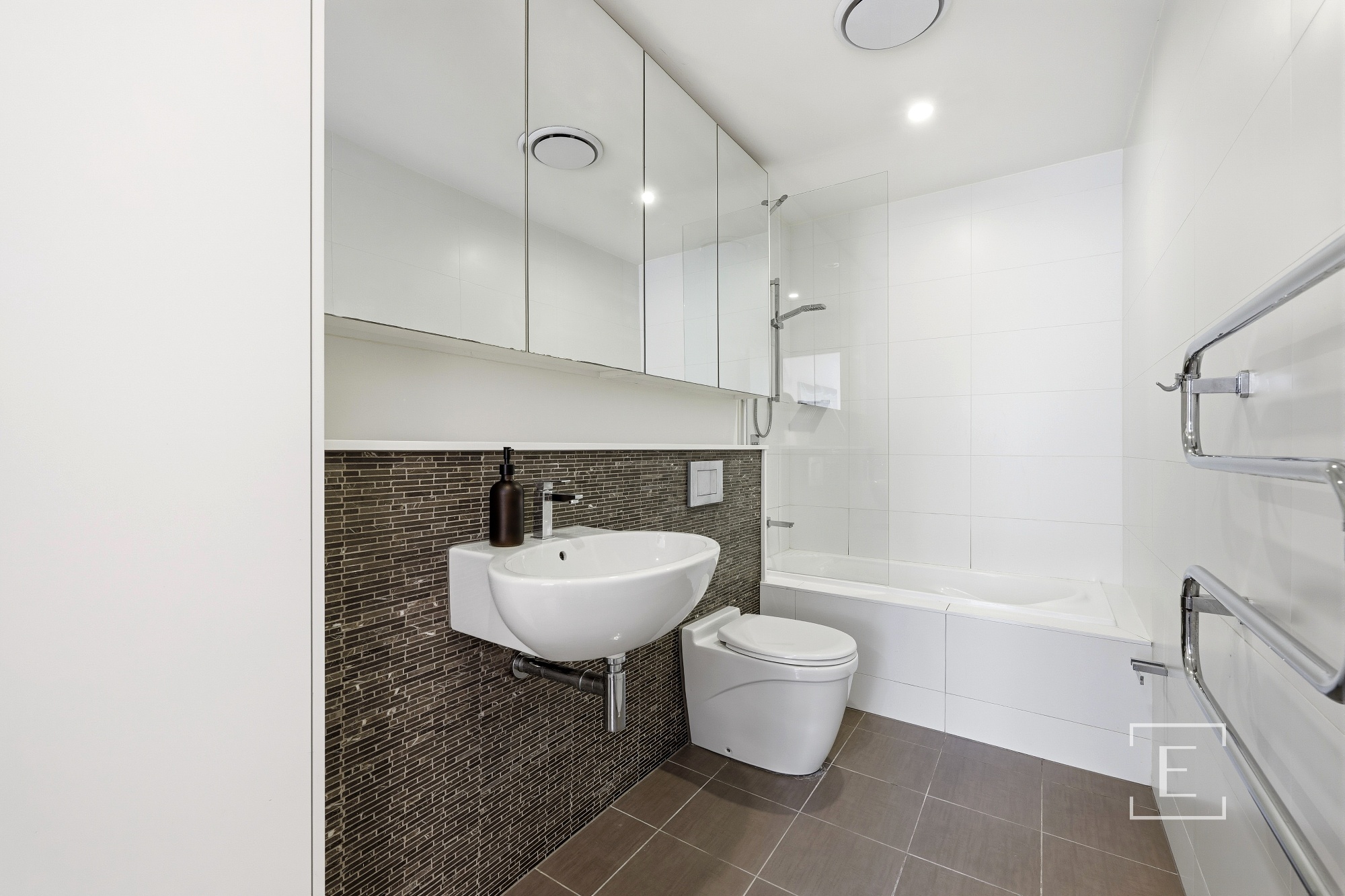 96 / 54A Blackwall Point Road, Chiswick