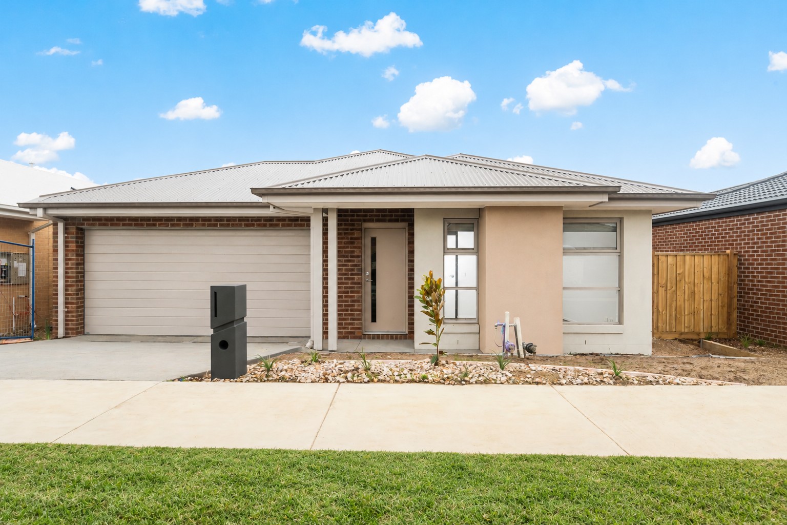 Listing image for 24 Mollyan Avenue, CHARLEMONT  VIC  3217