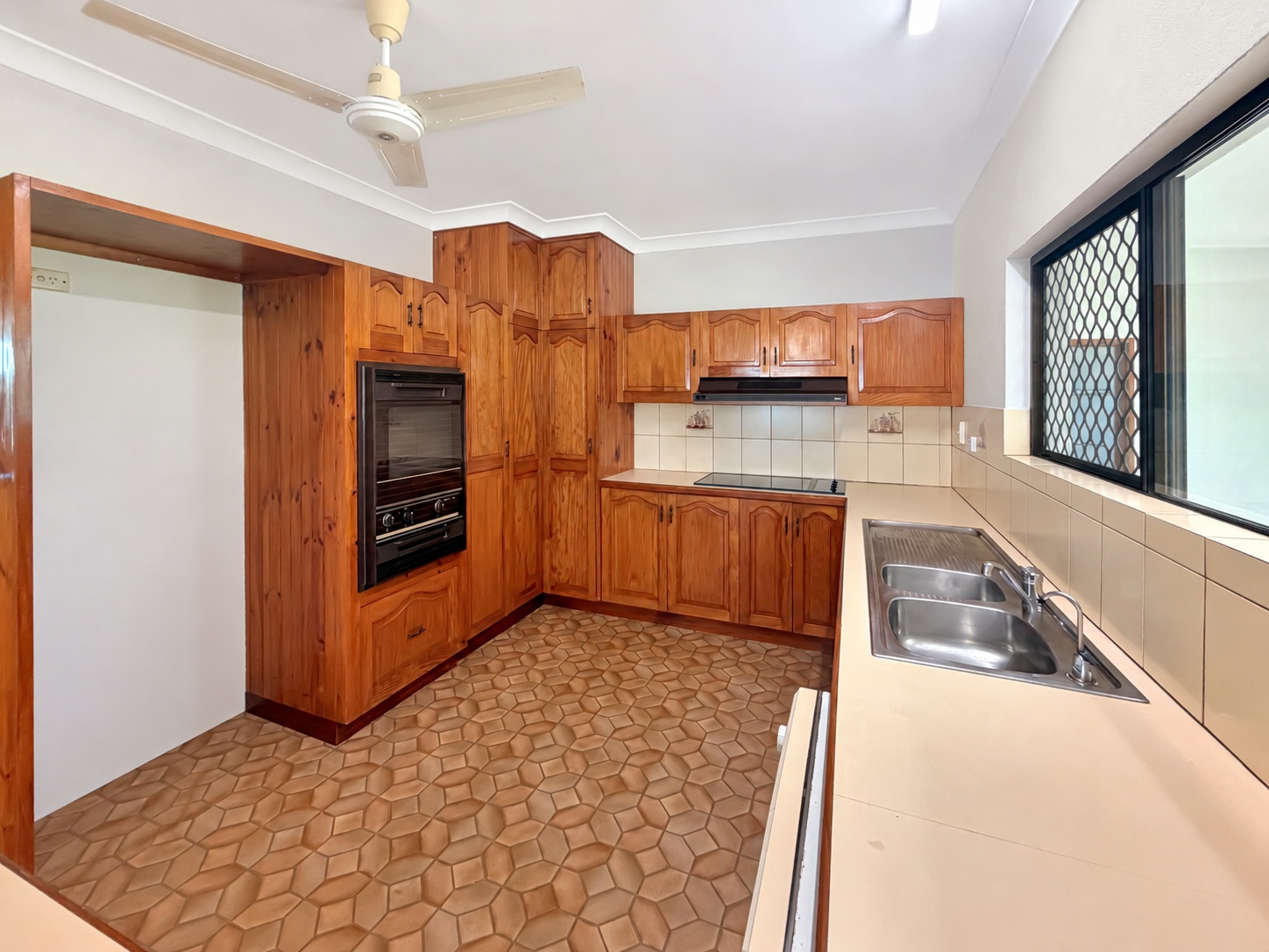 12 Mazlin Street, Atherton