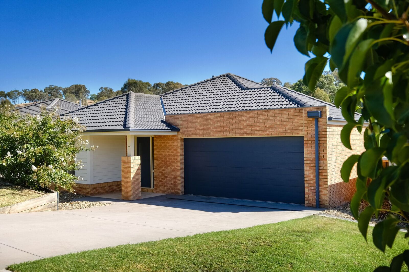 85 YARRALUMLA DRIVE, Wodonga sellbuyrent