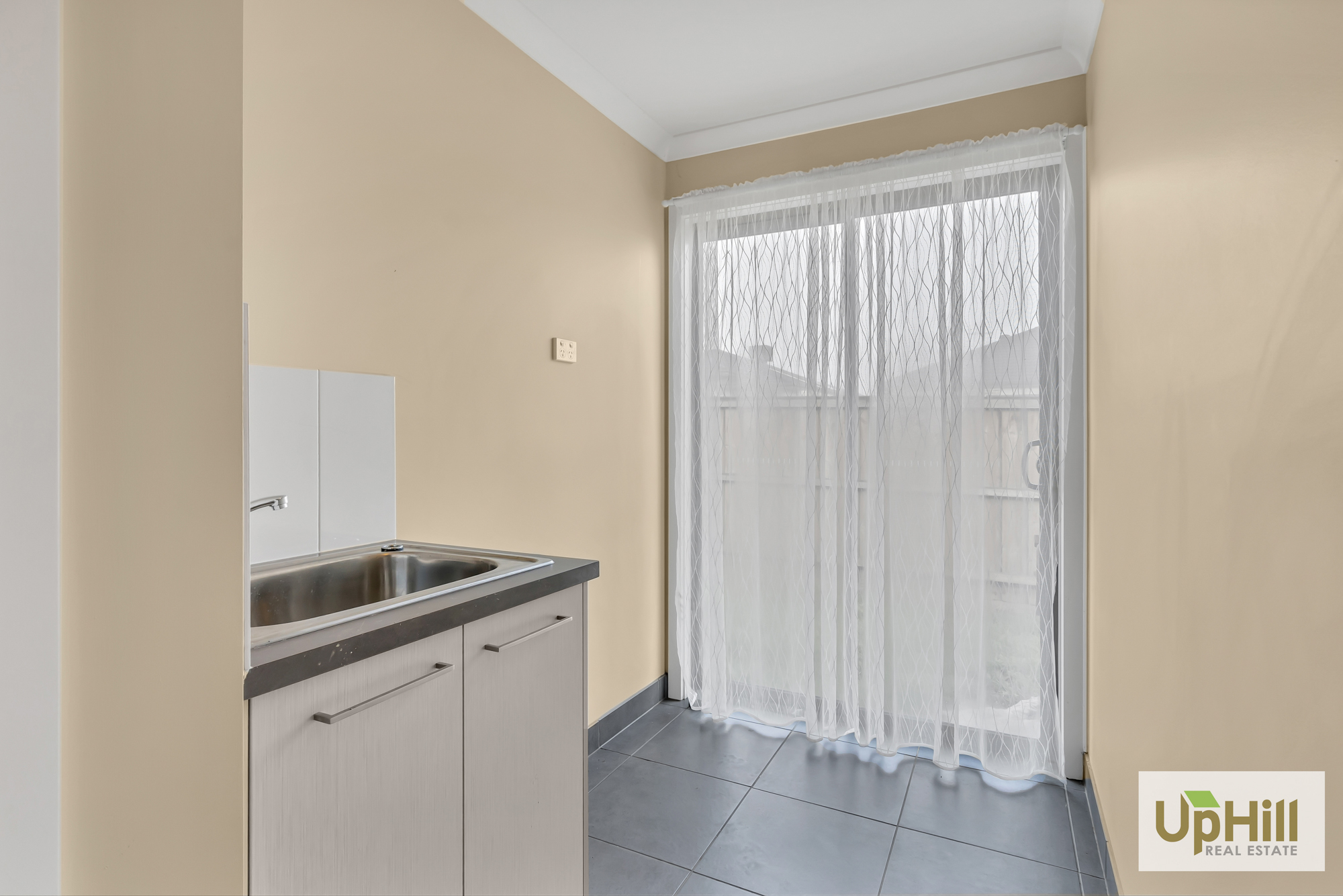 10 Carisbrooke Way, Clyde North Uphill Real Estate