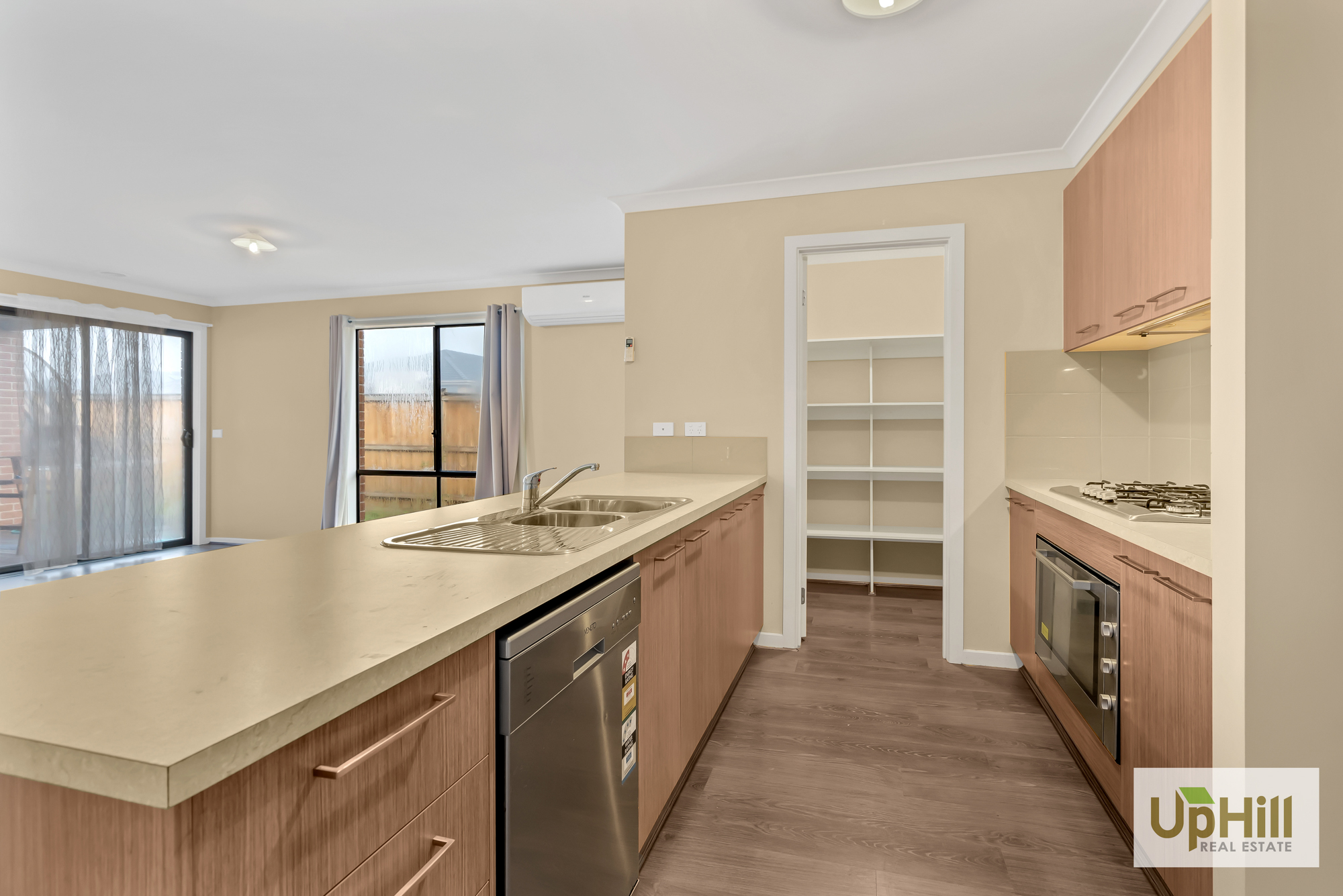 10 Carisbrooke Way, Clyde North Uphill Real Estate